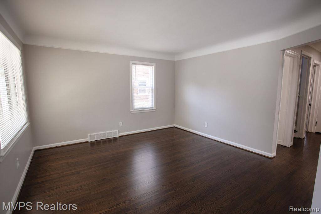 Harper Woods, MI 48225,19775 Damman ST