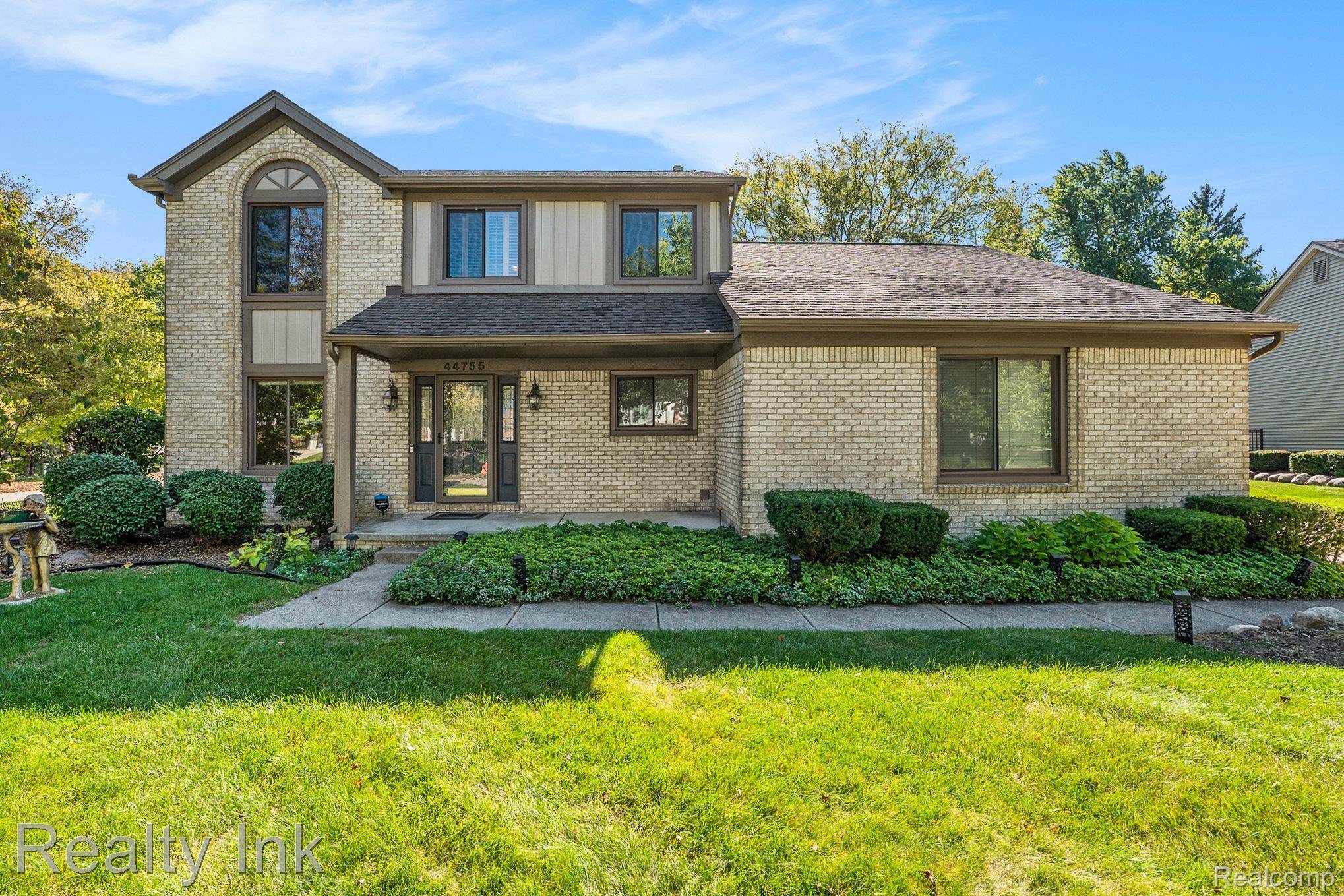 Novi, MI 48375,44755 Huntingcross DR