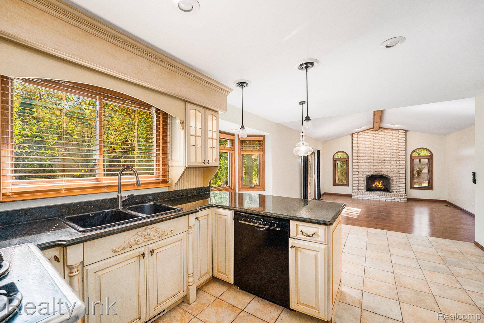 Novi, MI 48375,44755 Huntingcross DR