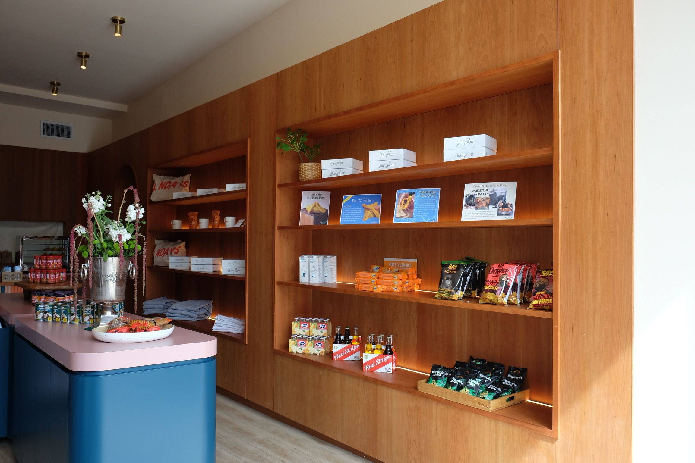 Toronto C01, ON M6J 1V1,796 Dundas ST W