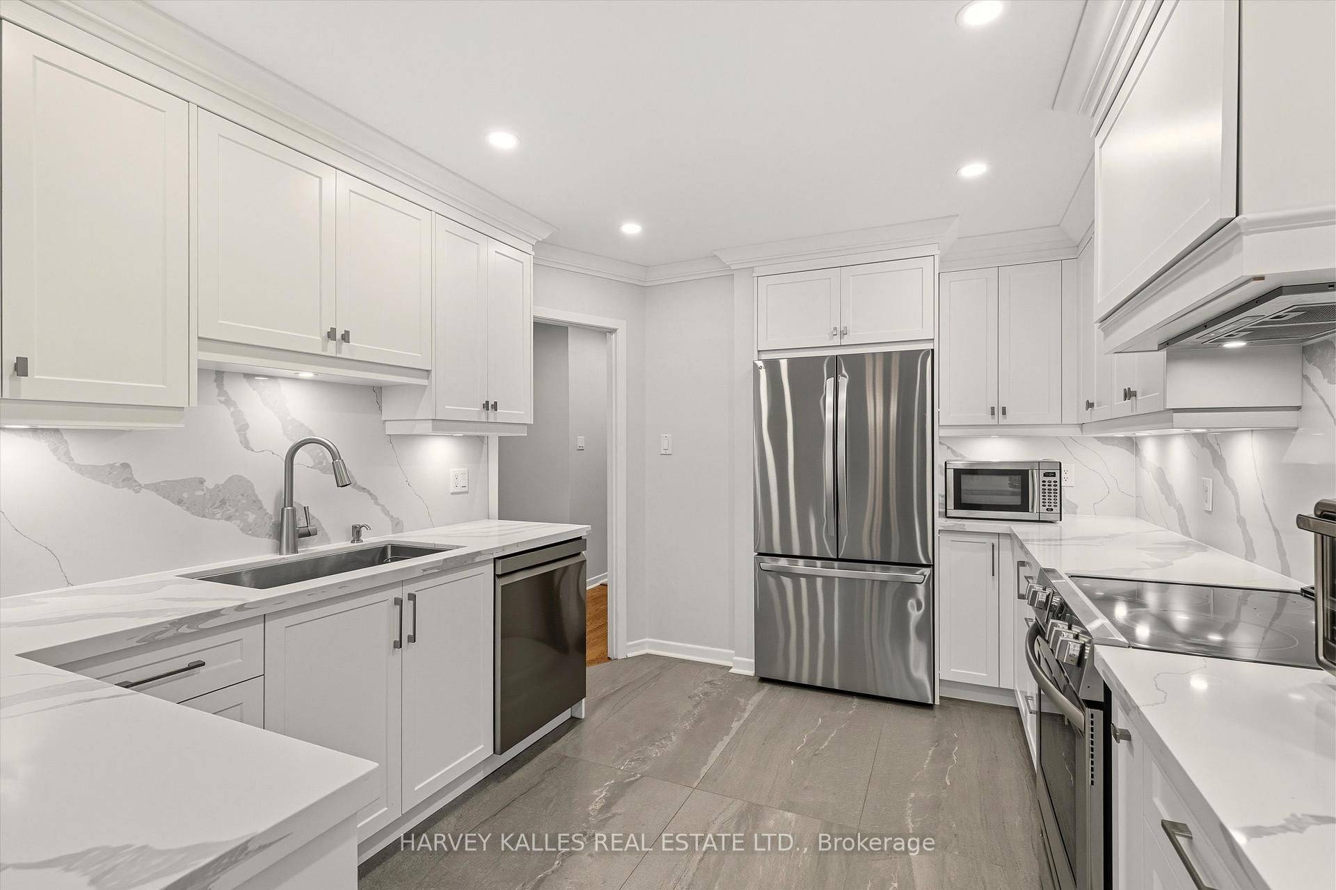 Toronto C12, ON M2L 2G2,18 Farmstead RD