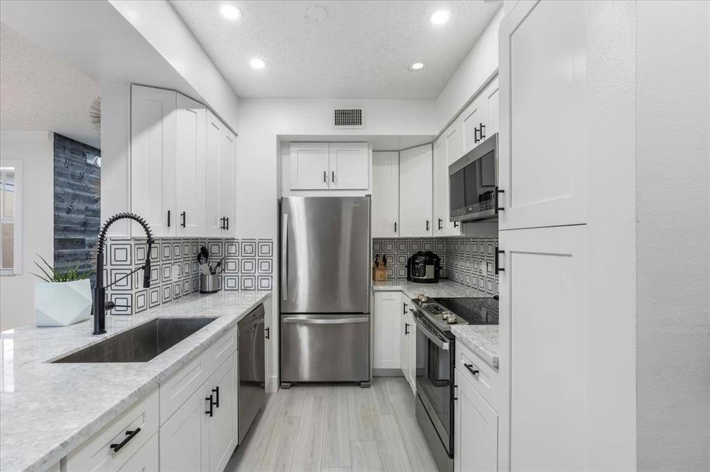 Miramar, FL 33025,2452 Centergate Dr #202