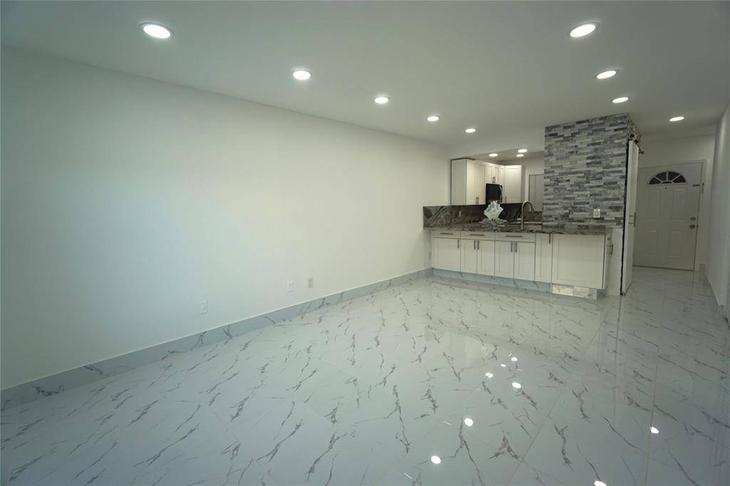 Hialeah, FL 33014,1035 W 77th St #208