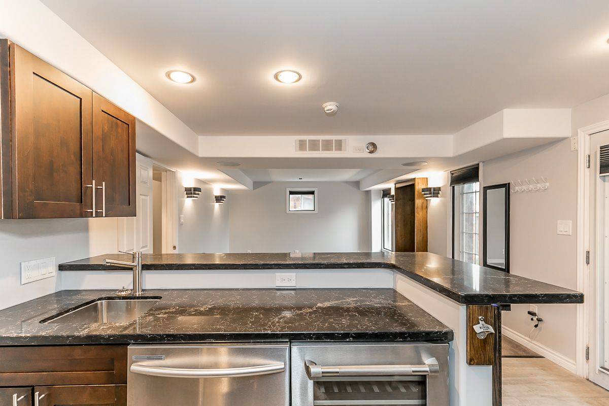 Innisfil, ON L9S 4B7,1381 Hunter ST