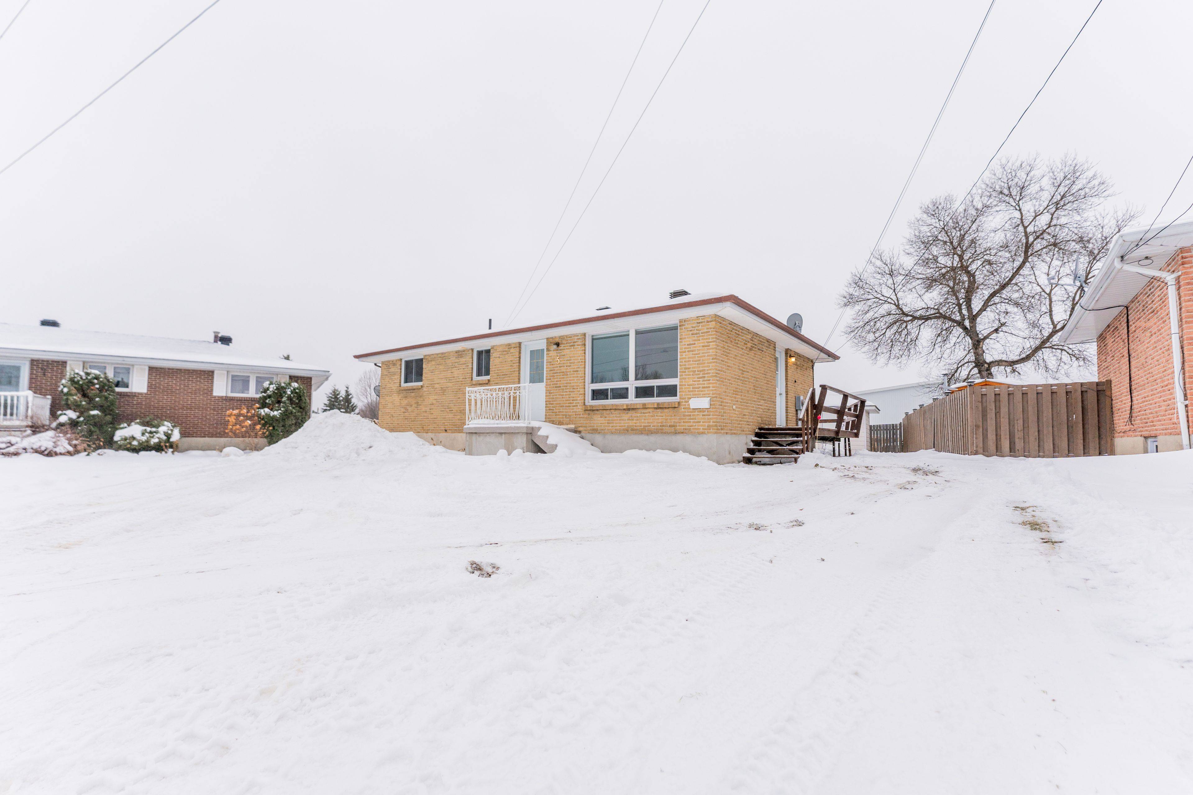Kapuskasing, ON P5N 2P6,5 Brown CRES