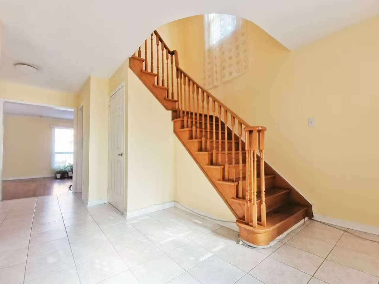 Mississauga, ON L5M 4J8,2673 Credit Valley RD #Upper