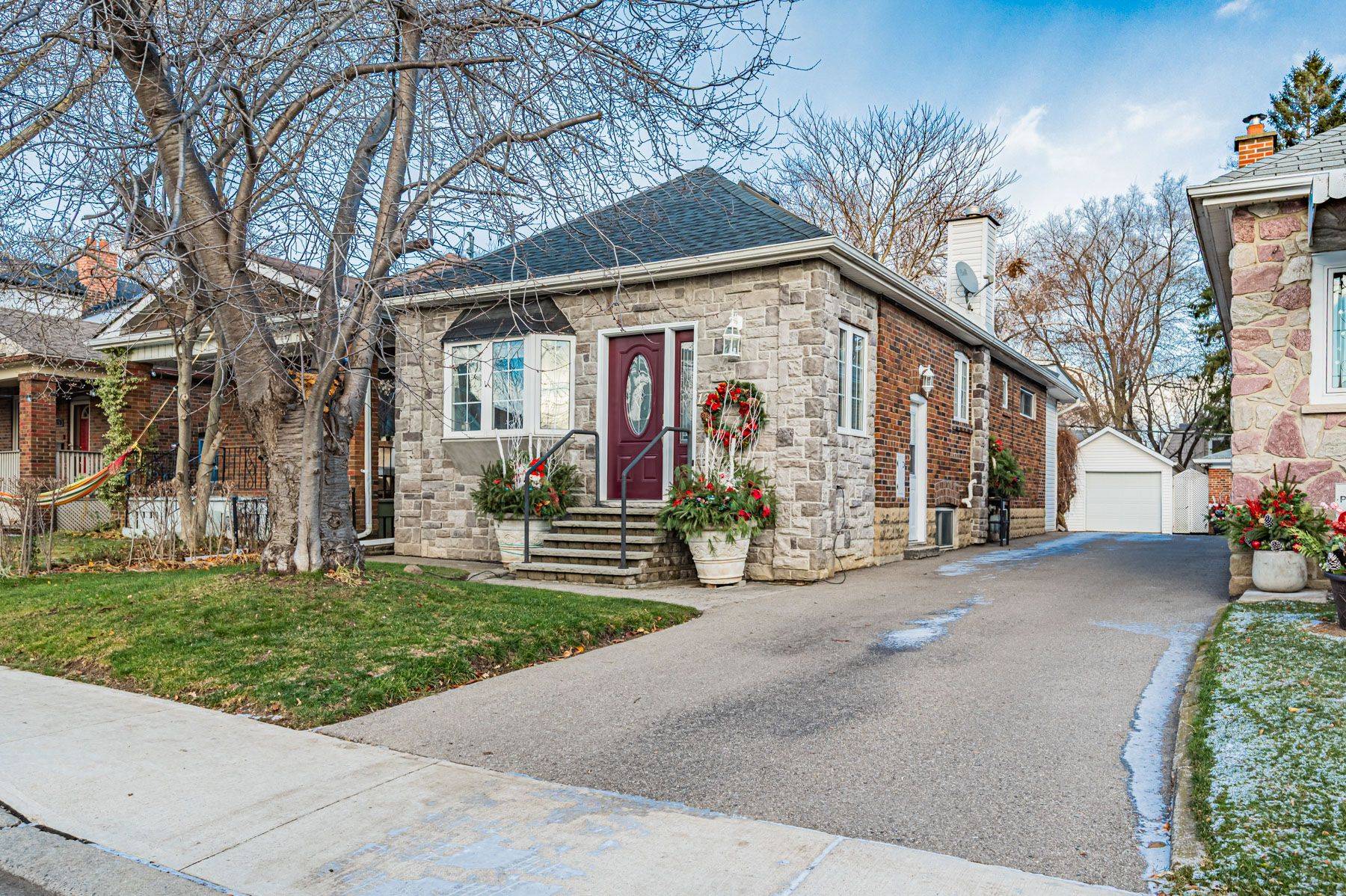 Toronto W06, ON M8V 2Y6,125 Fourth ST