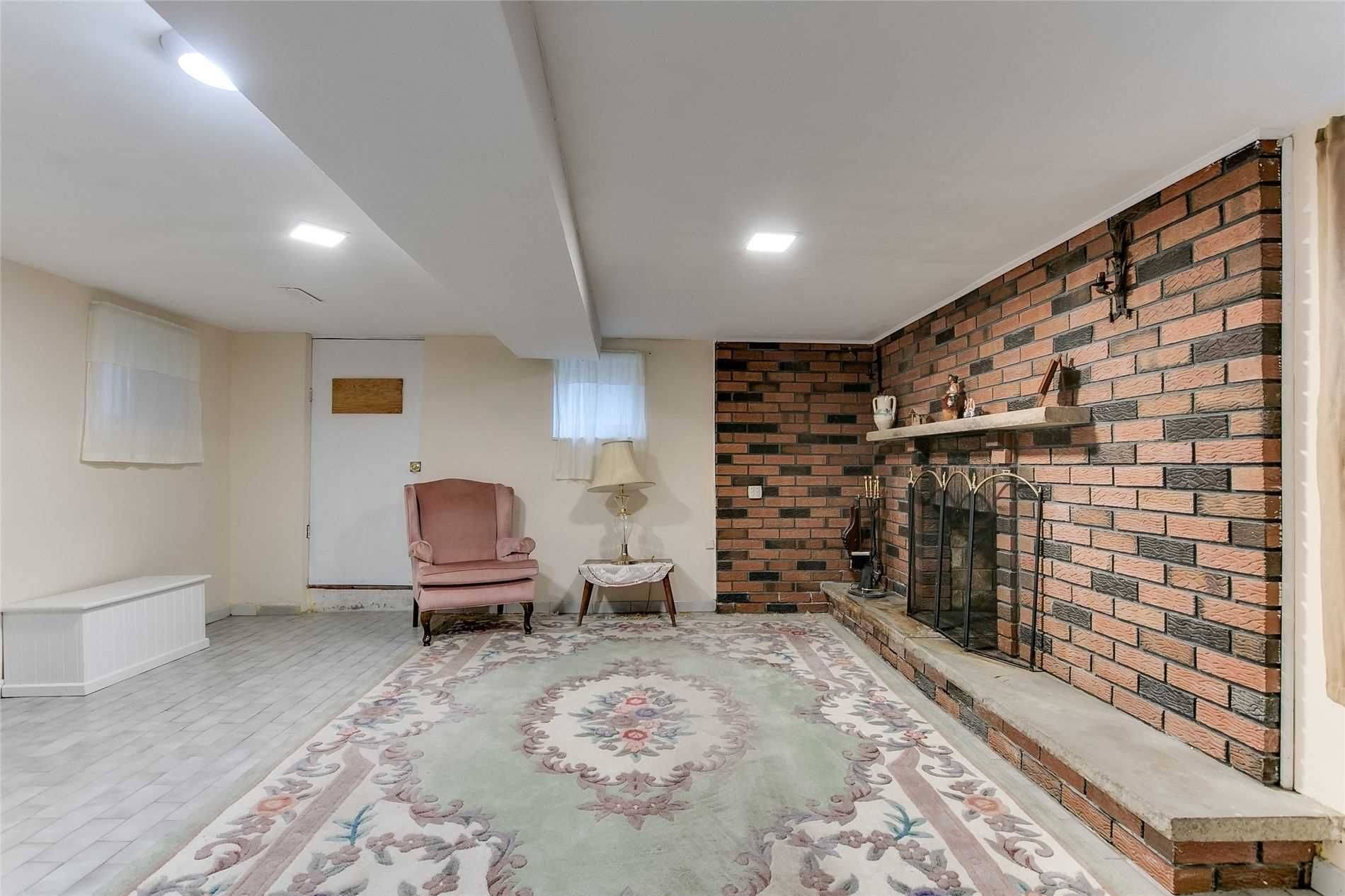 Toronto W03, ON M6N 3K6,292 Silverthorn AVE