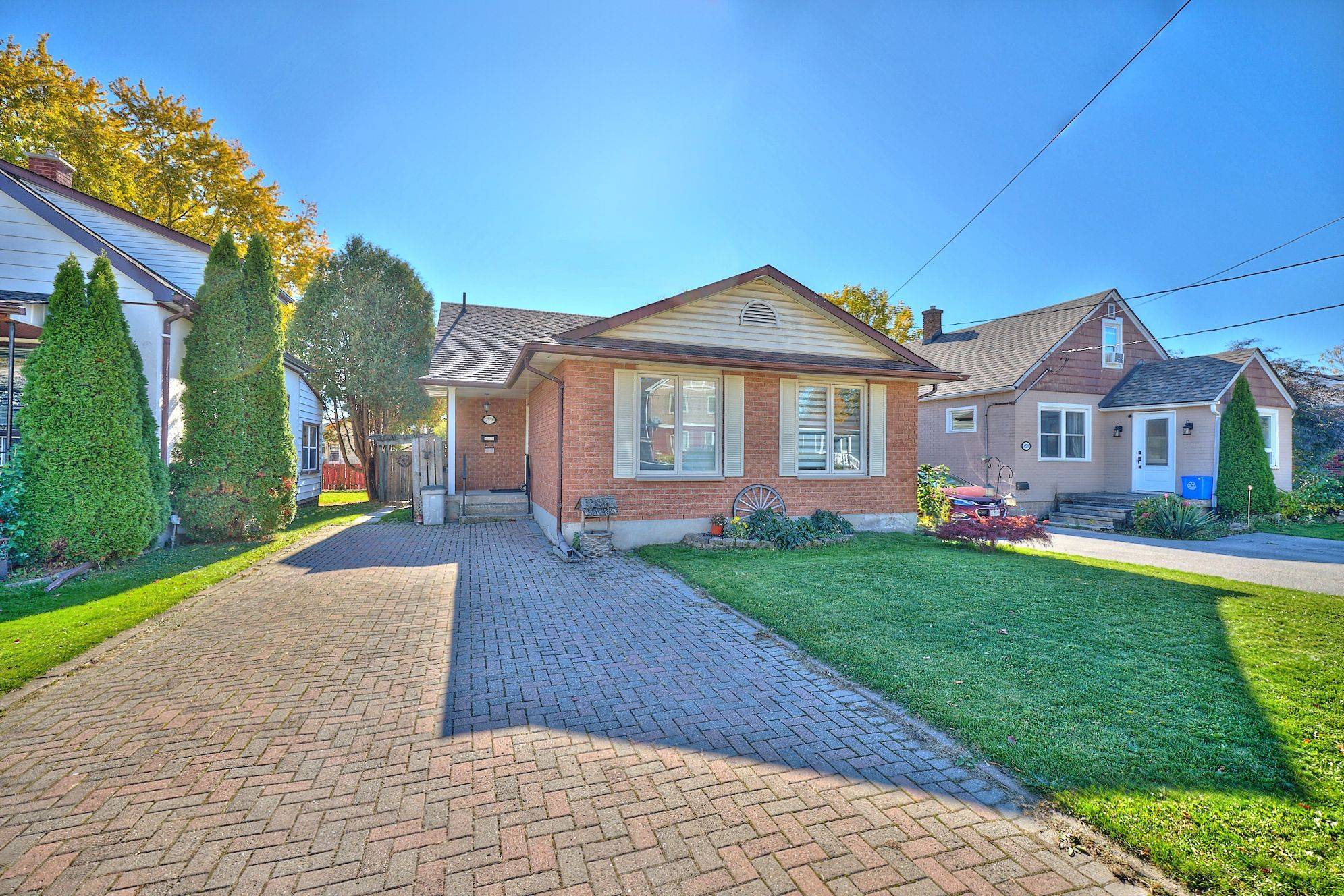 Niagara Falls, ON L2G 2G8,6516 Monroe ST