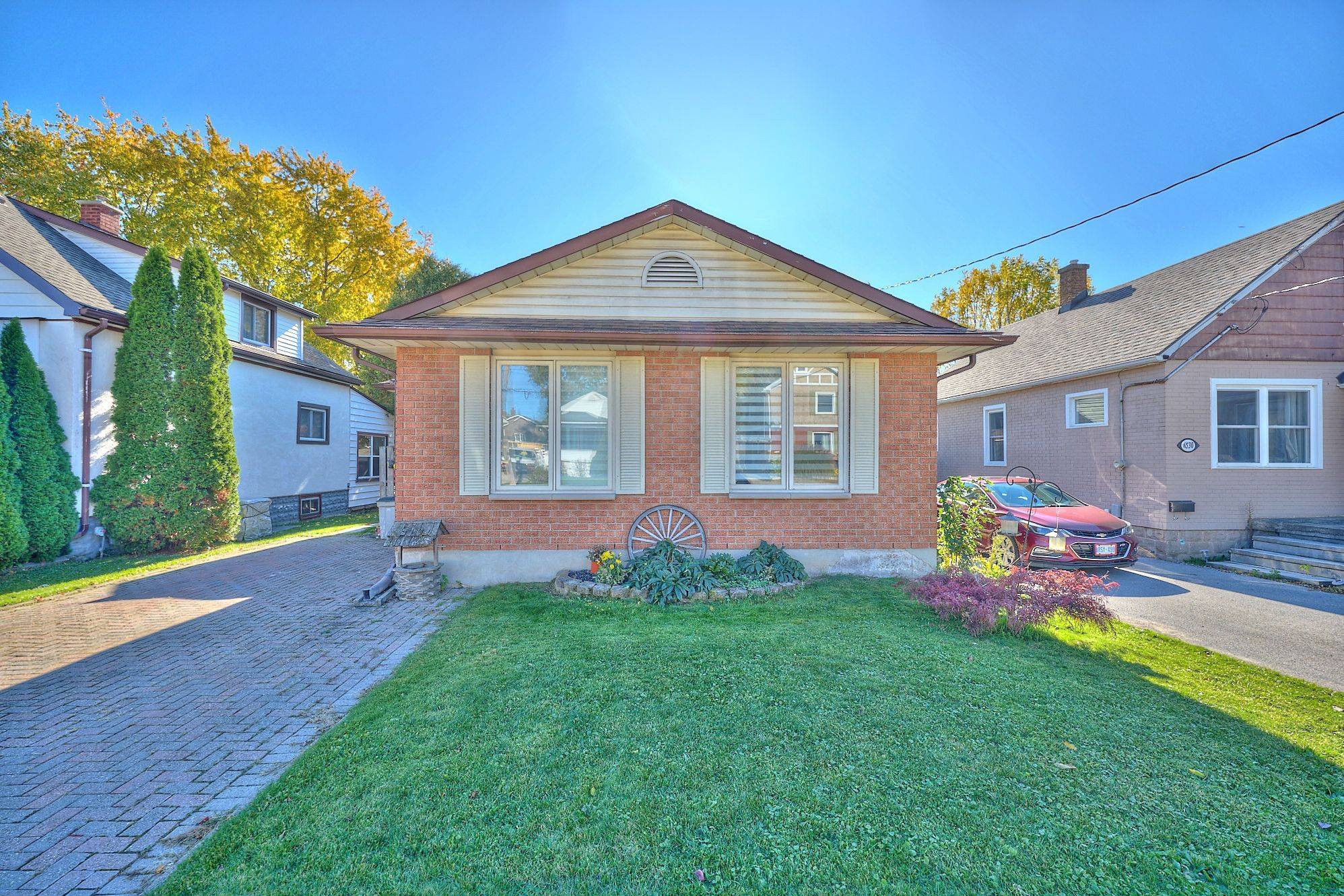 Niagara Falls, ON L2G 2G8,6516 Monroe ST