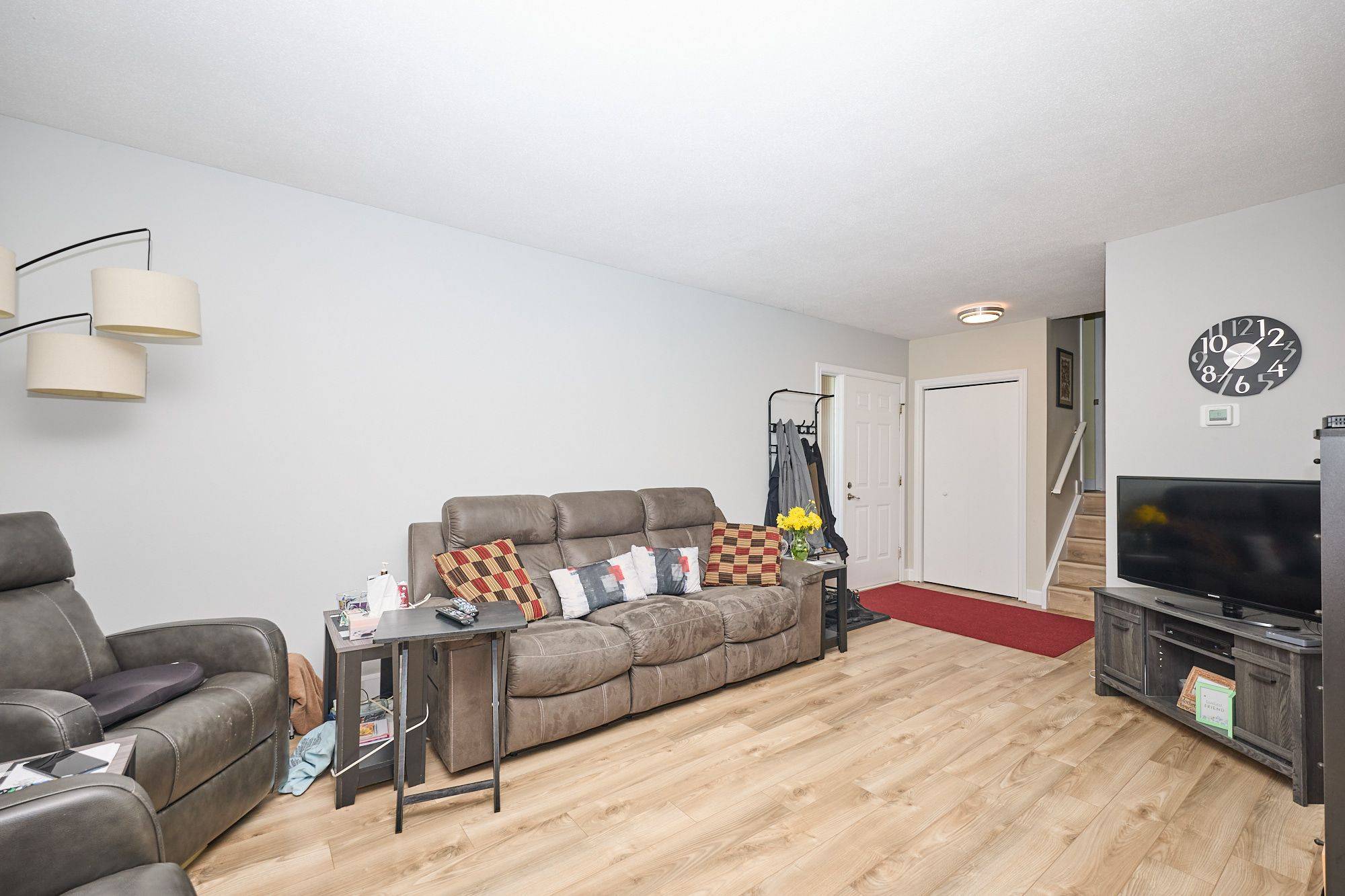 Niagara Falls, ON L2G 2G8,6516 Monroe ST