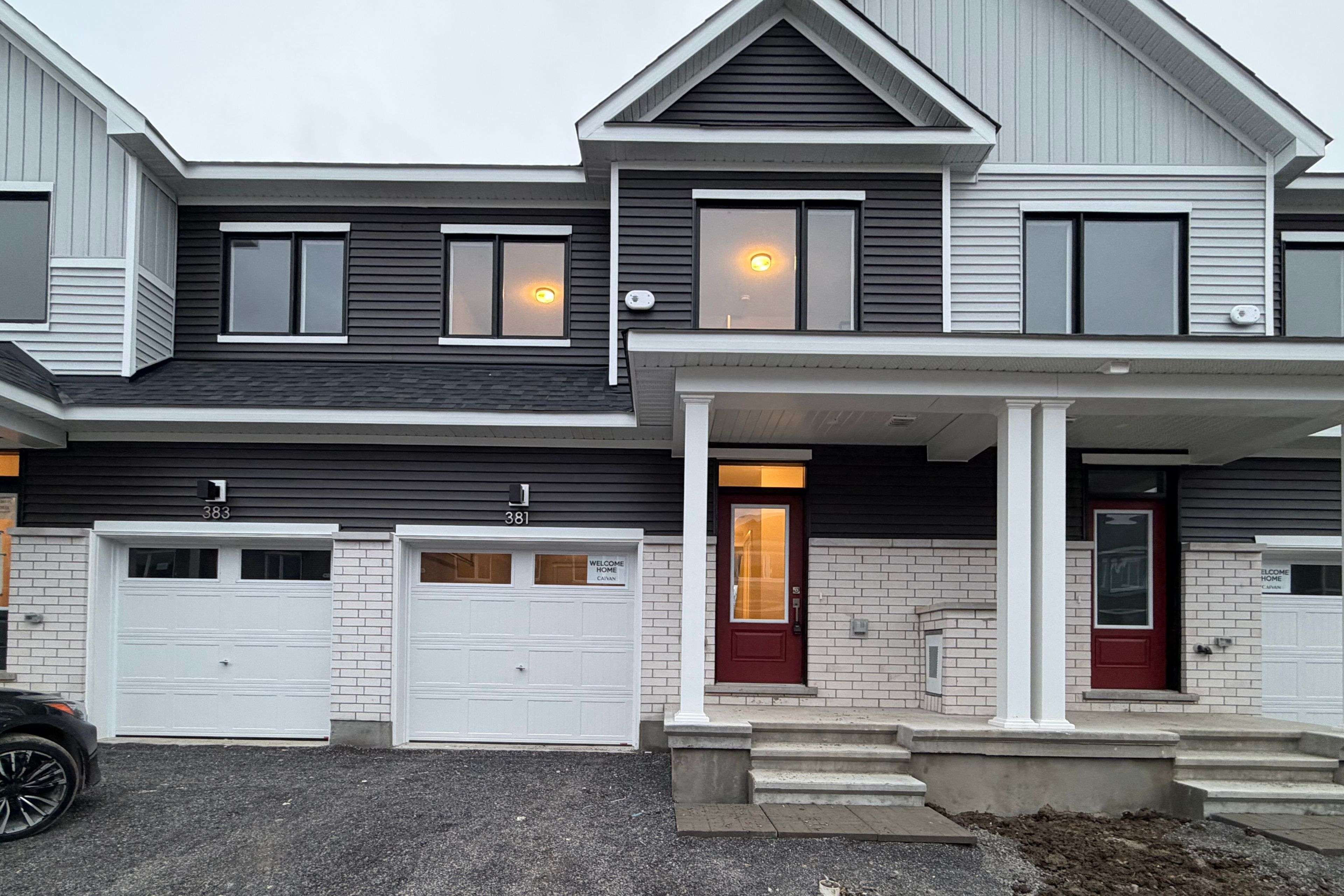 Barrhaven, ON K2J 7L7,381 Les Emmerson DR