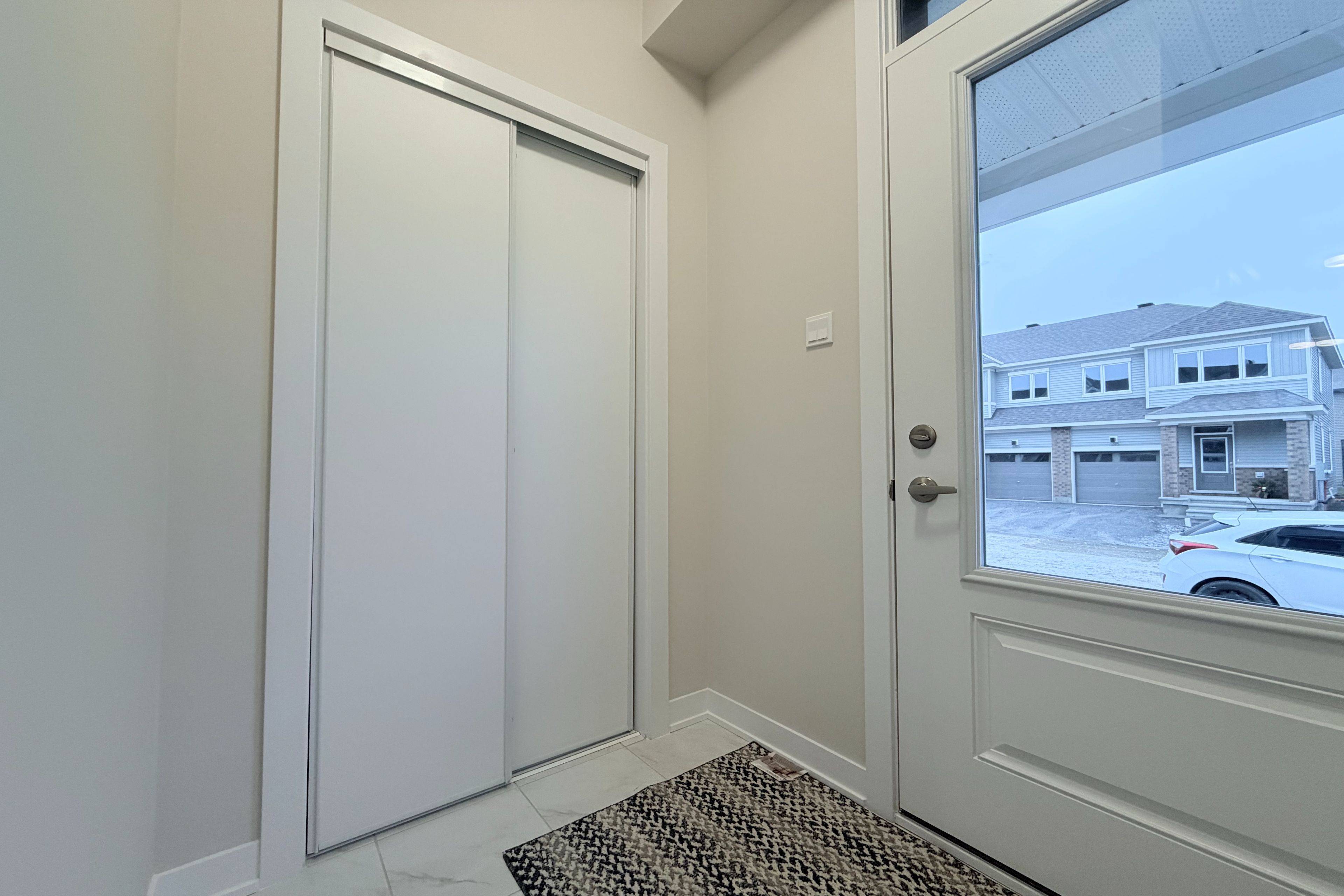 Barrhaven, ON K2J 7L7,381 Les Emmerson DR