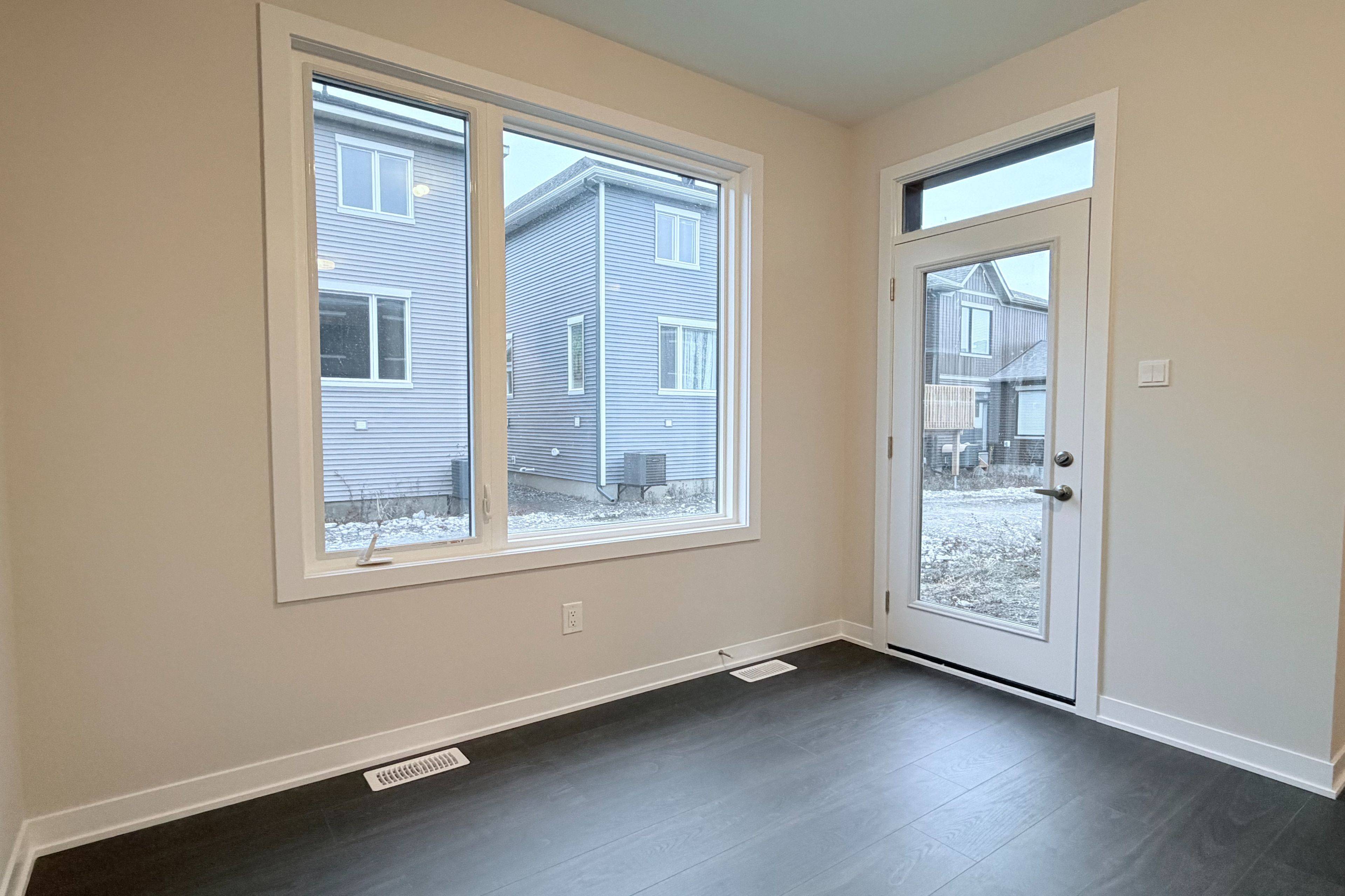 Barrhaven, ON K2J 7L7,381 Les Emmerson DR