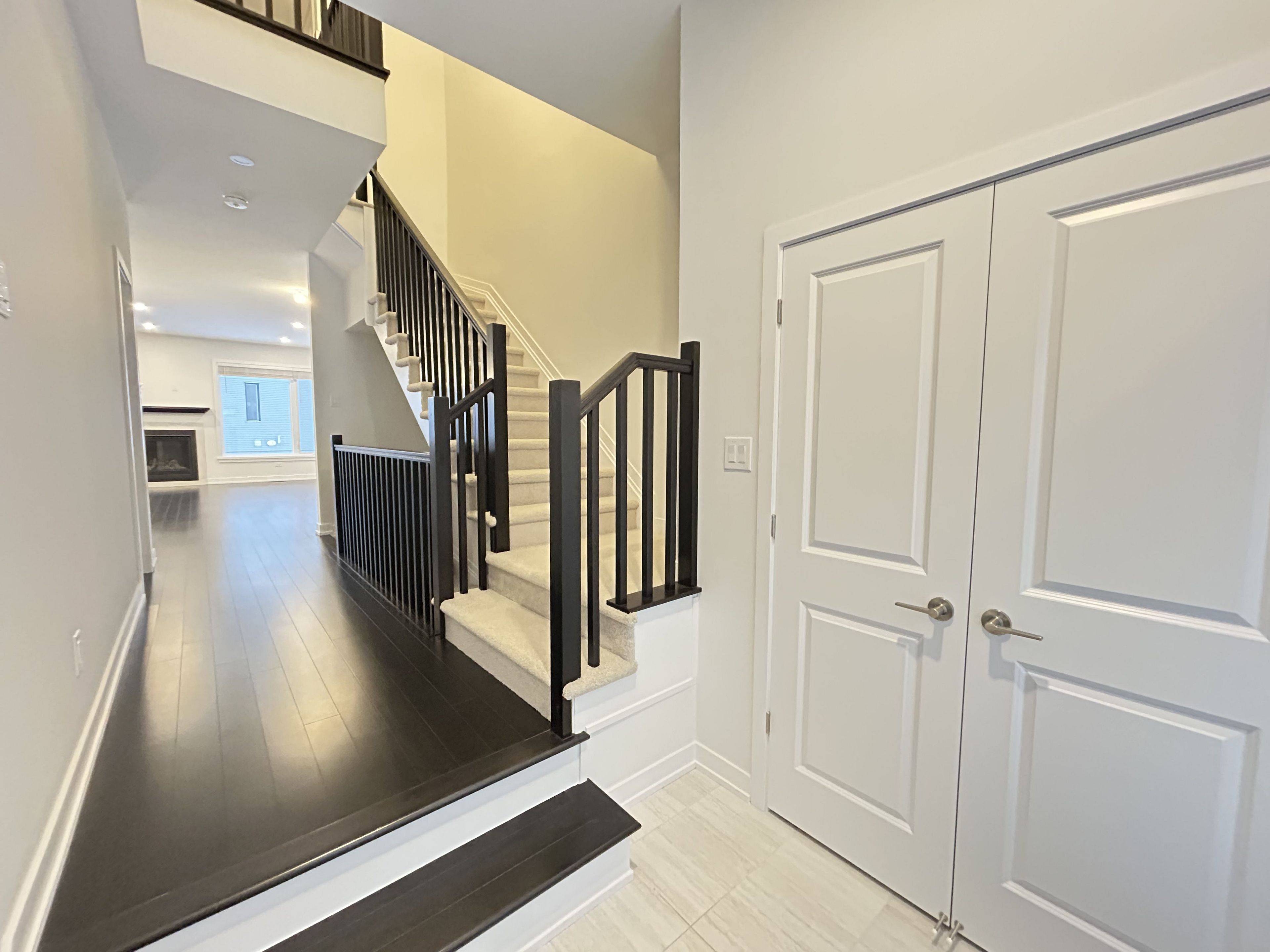 Blossom Park - Airport And Area, ON K1X 0K2,383 Mango ST