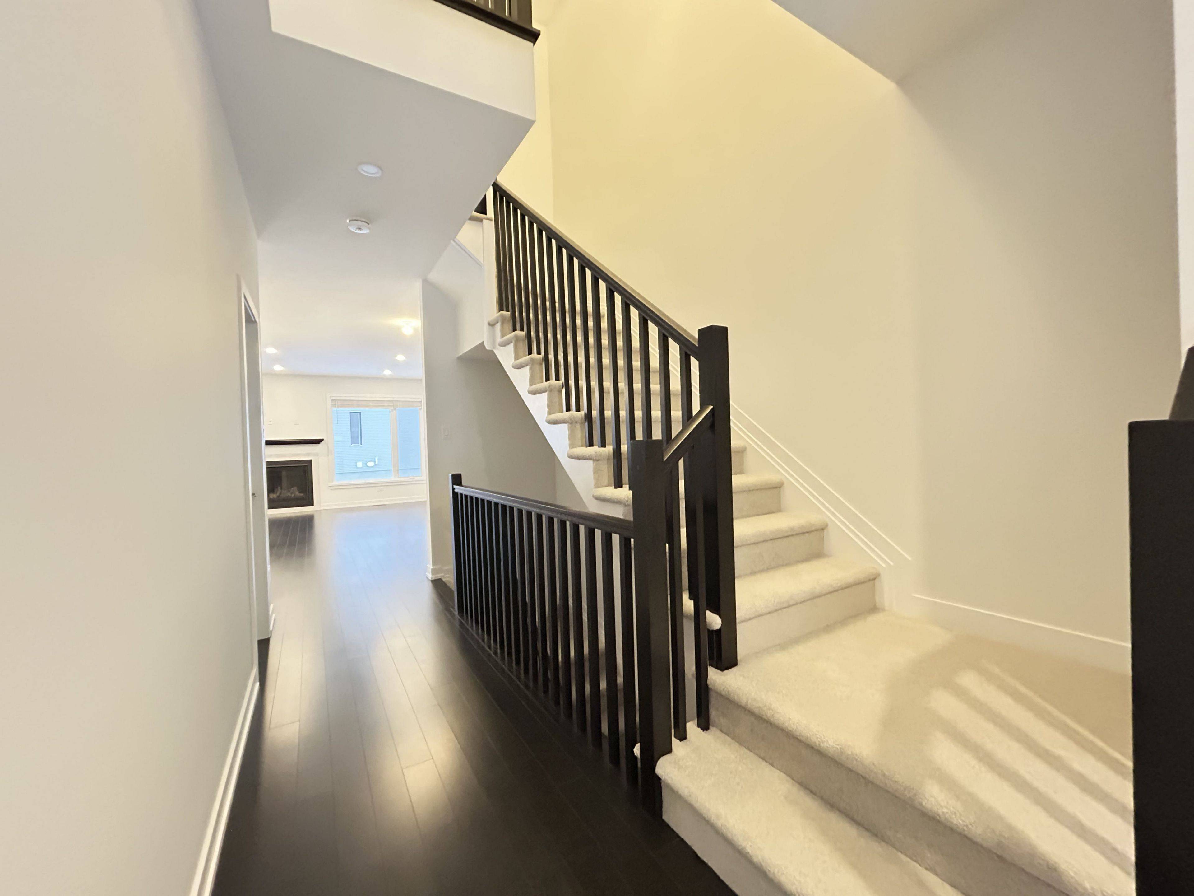 Blossom Park - Airport And Area, ON K1X 0K2,383 Mango ST