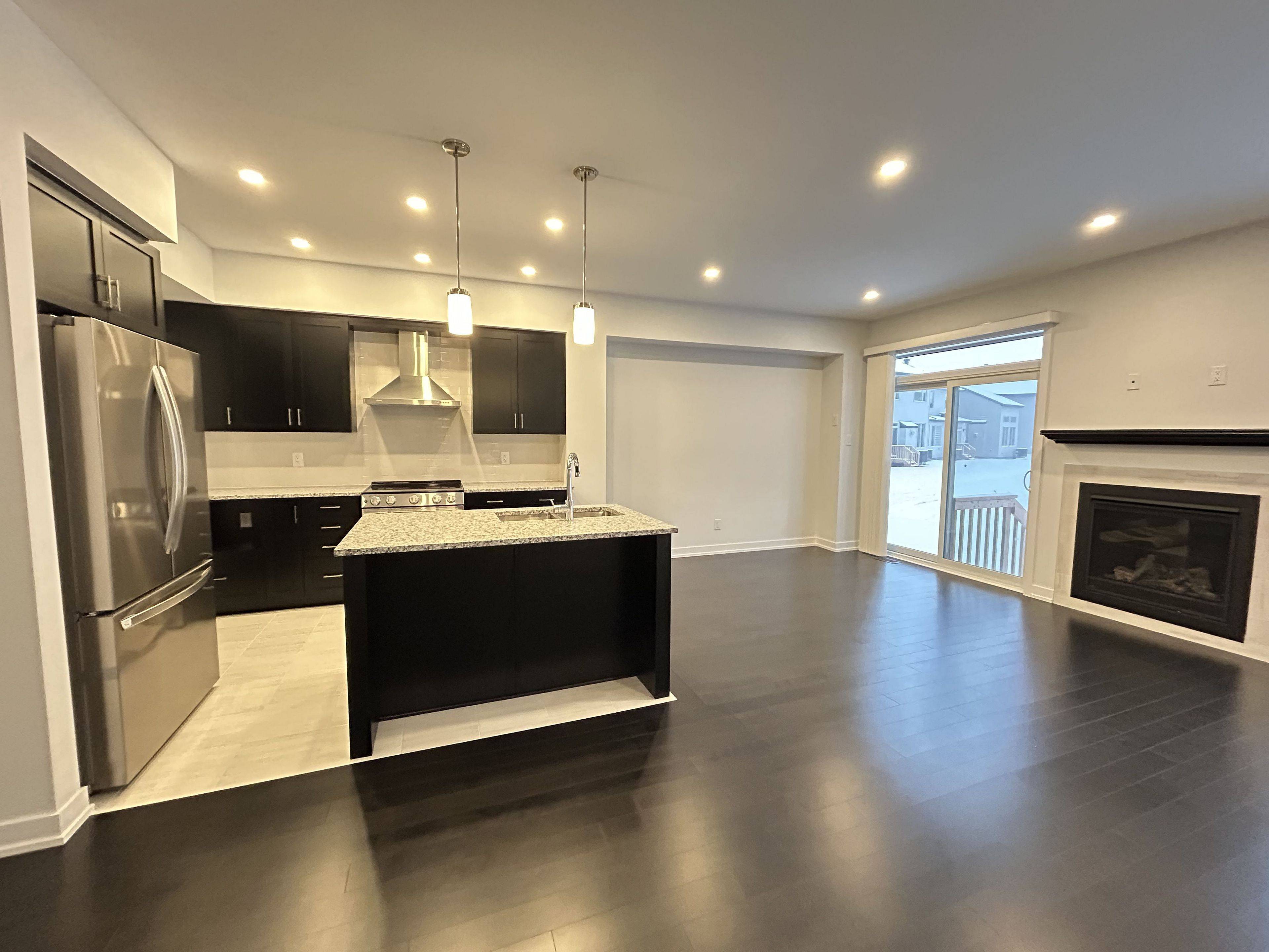 Blossom Park - Airport And Area, ON K1X 0K2,383 Mango ST