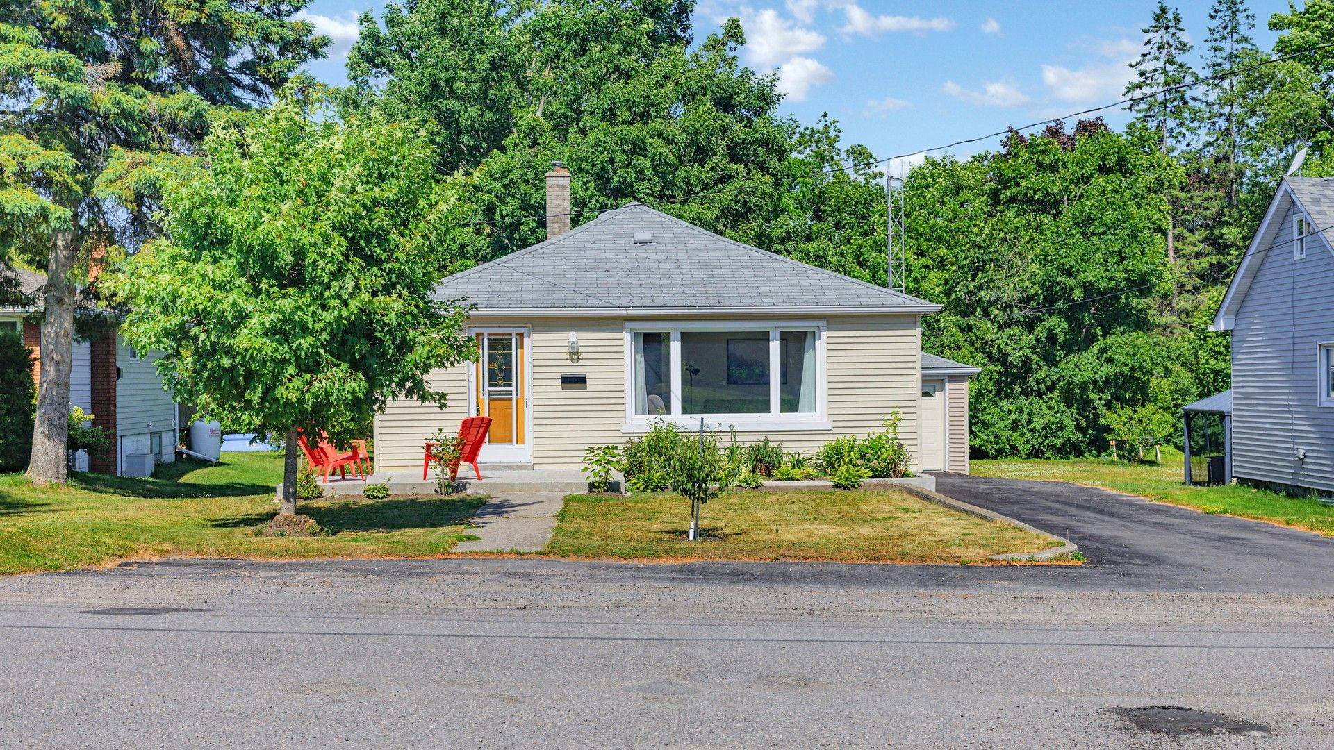 Kawartha Lakes, ON K0M 1N0,162 Queen ST