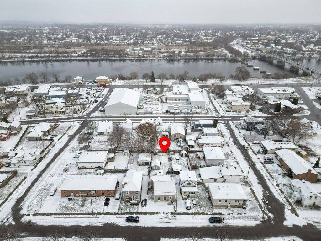 Quinte West, ON K8V 4T7,31 Pelham ST