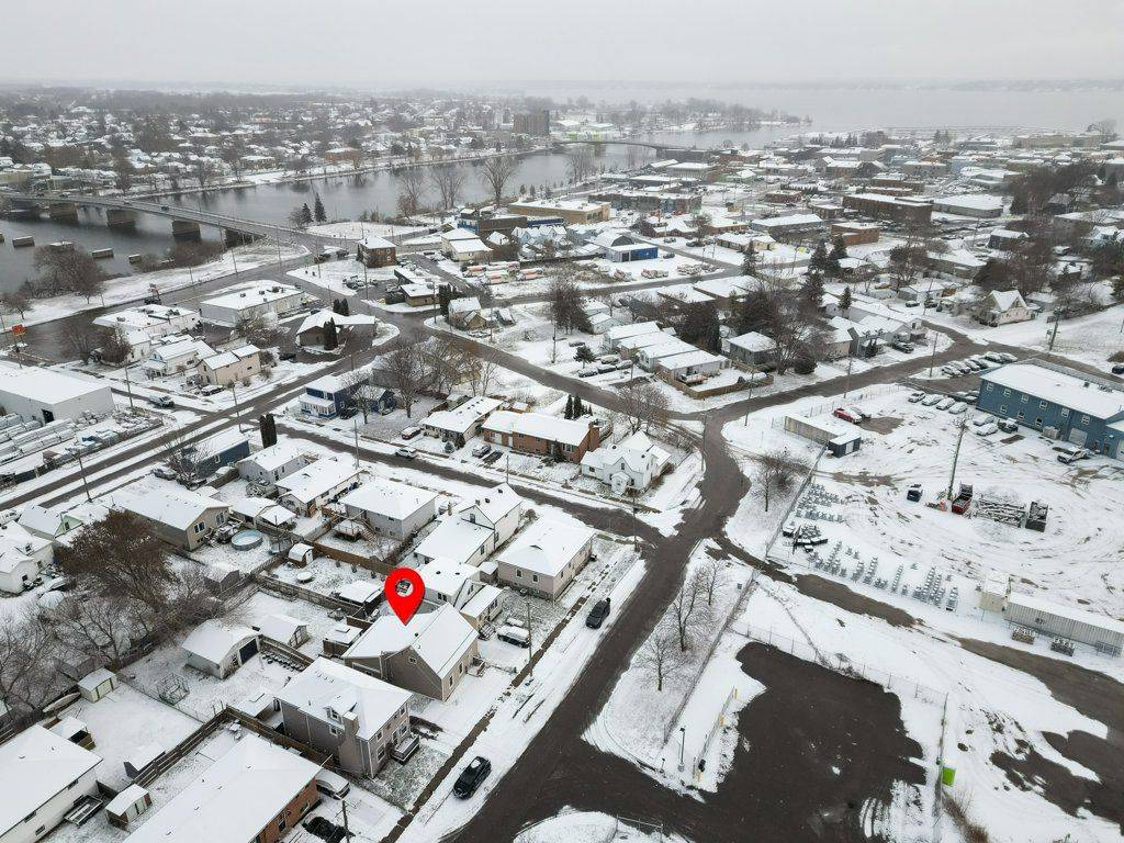 Quinte West, ON K8V 4T7,31 Pelham ST