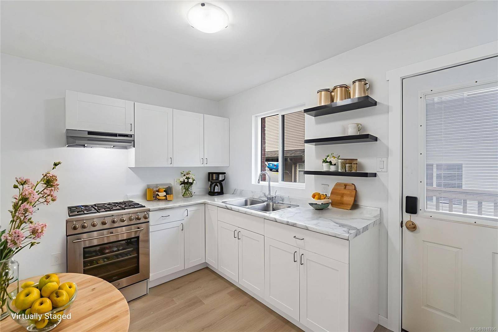 Nanaimo, BC V9R 3N8,656 Lambert Ave