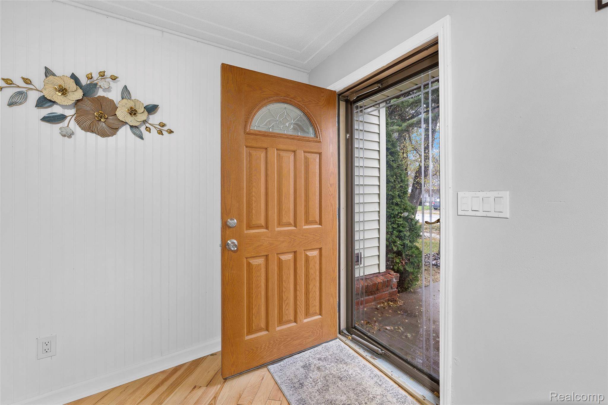 Redford, MI 48240,19151 Negaunee