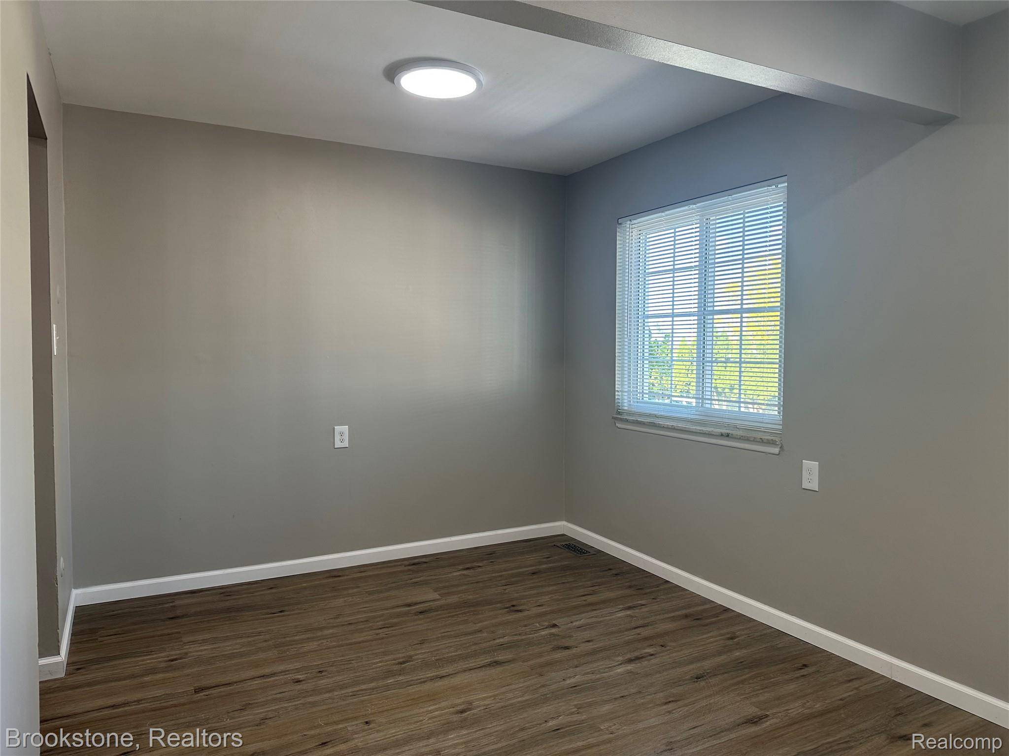 Sterling Heights, MI 48313,39471 Van Dyke AVE