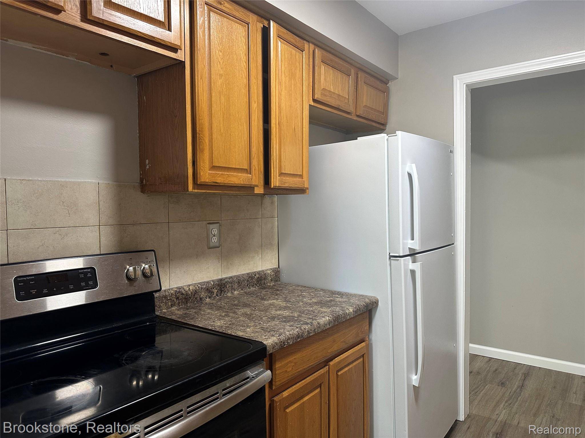 Sterling Heights, MI 48313,39471 Van Dyke AVE