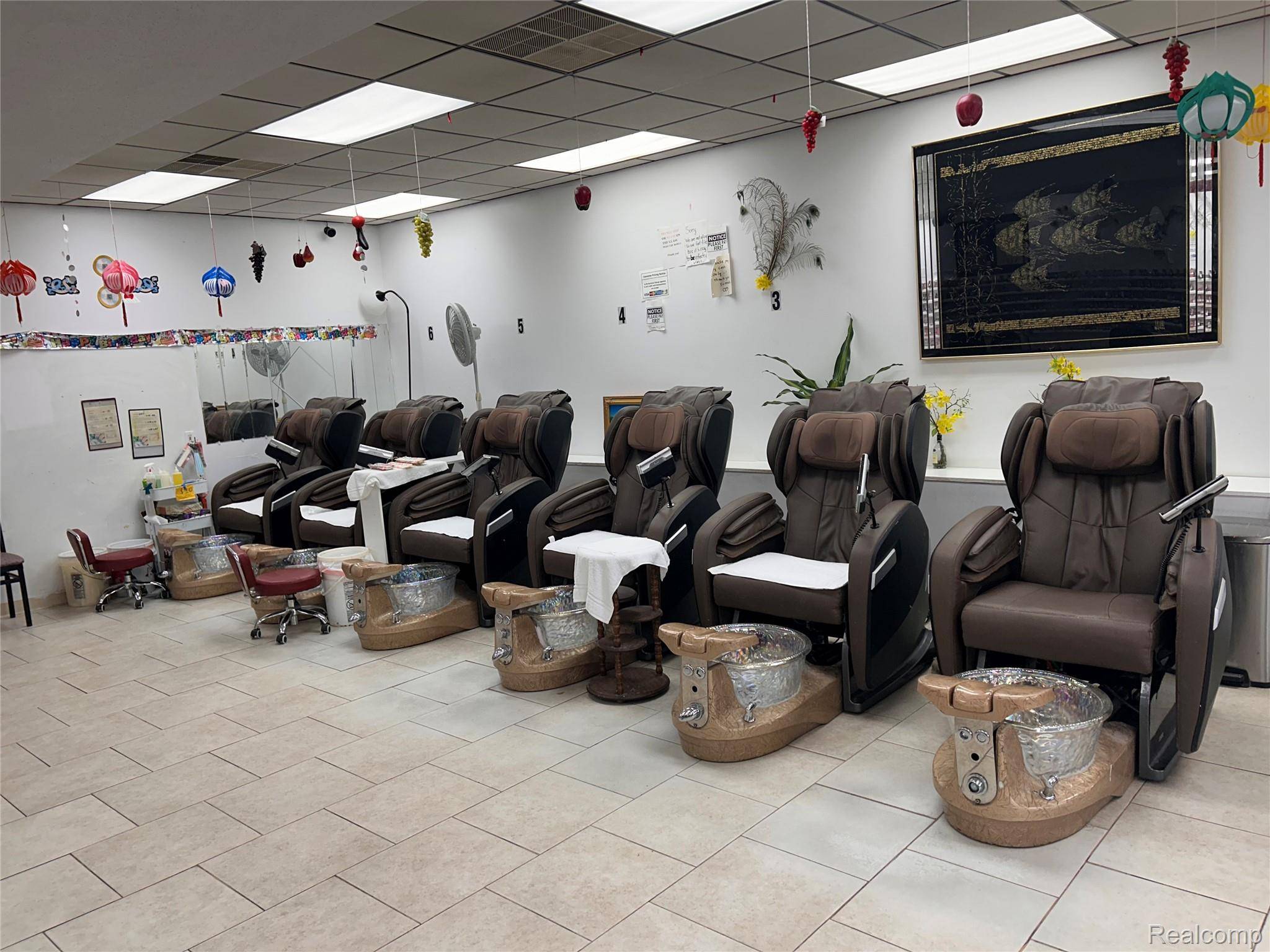 Detroit, MI 48219,18240 W 7 Mile RD