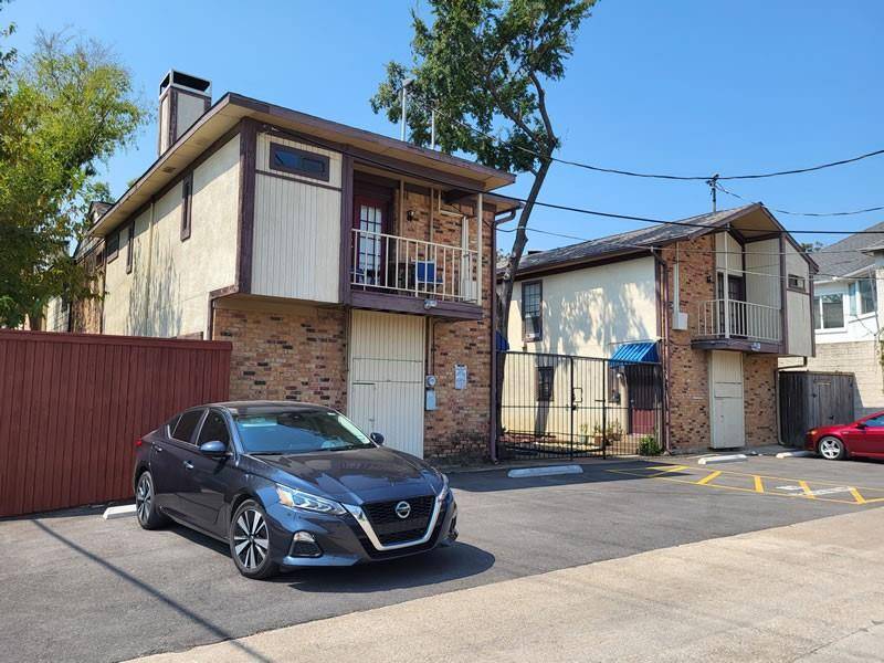 Dallas, TX 75219,4000 Rawlins Street #105