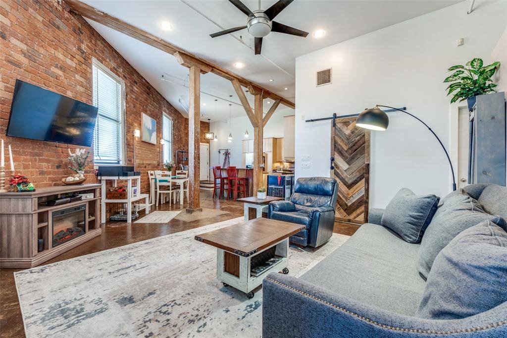 Dallas, TX 75215,2220 S Harwood Street #106