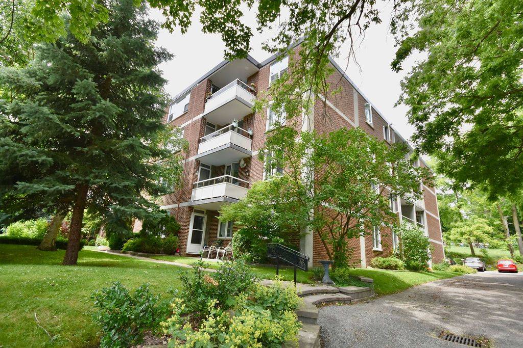 Barrie, ON L4M 2N5,2 Grove ST E #45