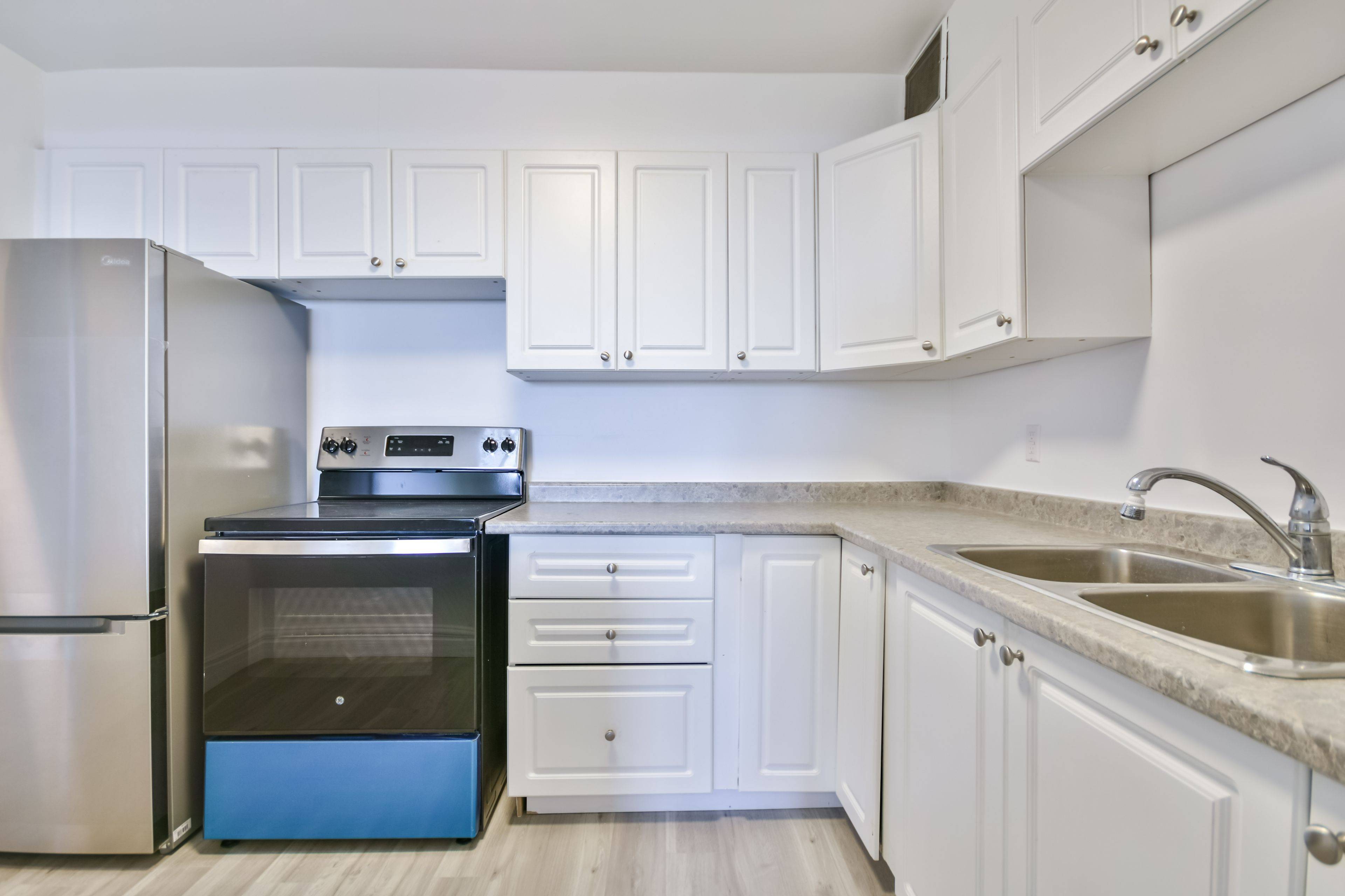 Barrie, ON L4M 2N5,2 Grove ST E #45