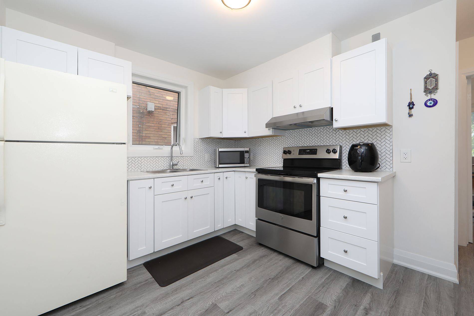 Toronto W04, ON M6E 2S4,459 Hopewell AVE N #Main