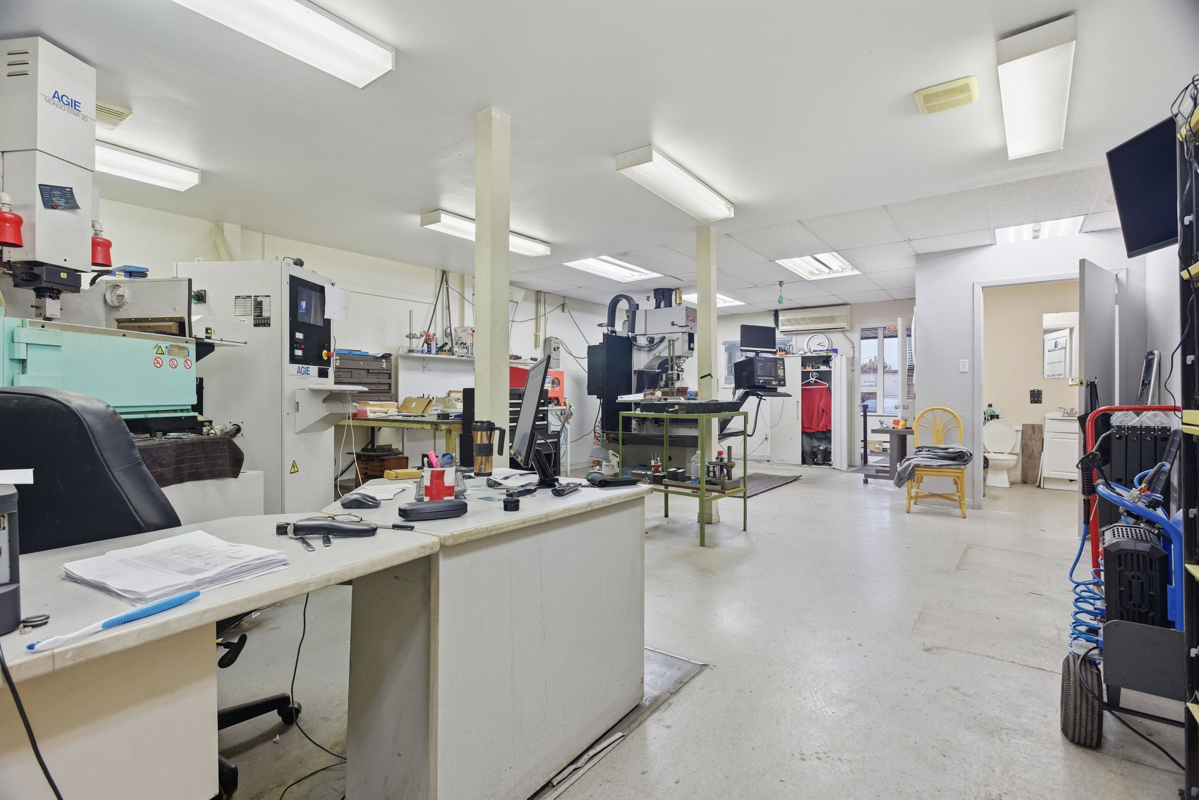 Peterborough, ON K9J 7M1,655 The Queensway N/A #5