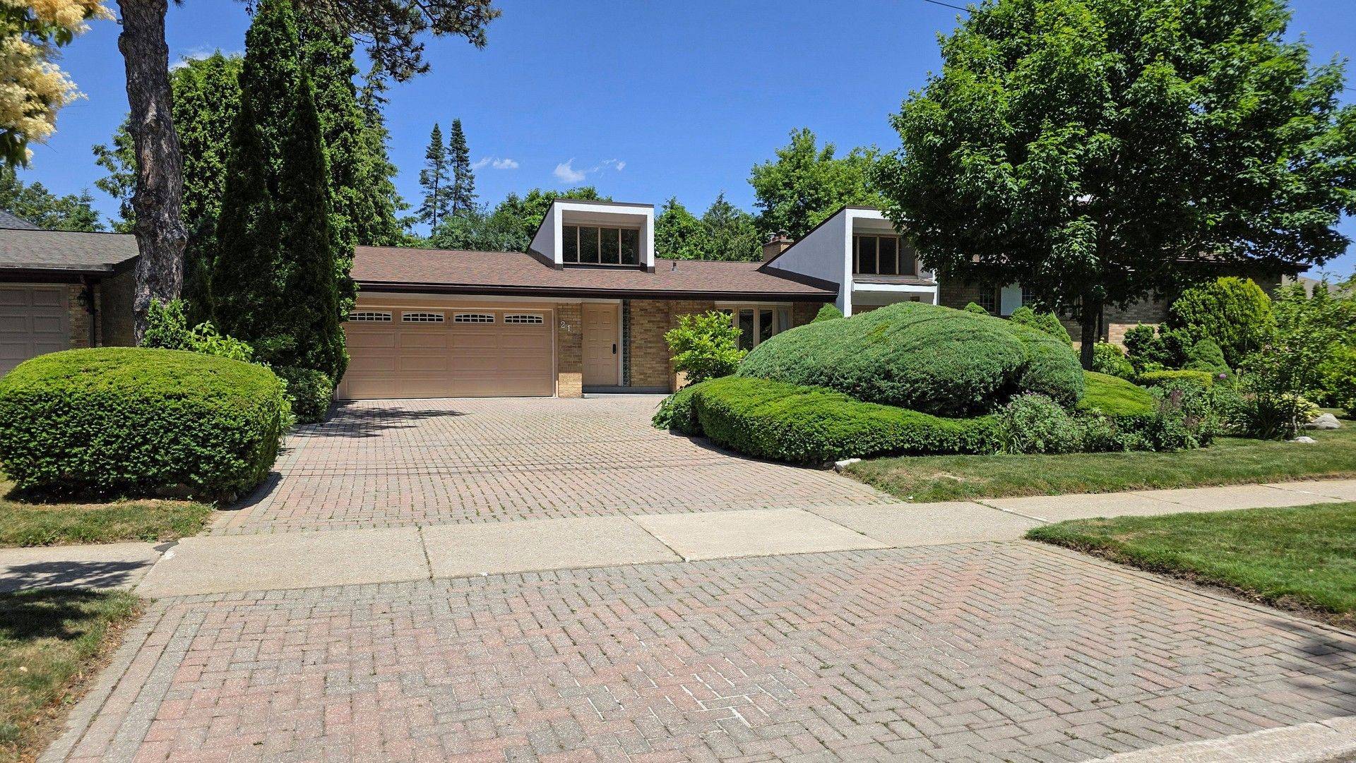 Toronto C13, ON M3B 2K5,21 Banbury RD