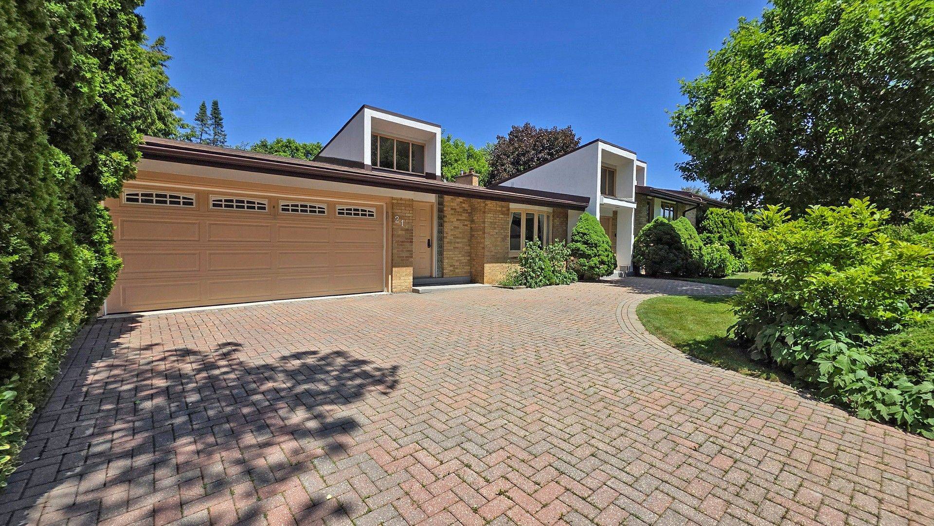 Toronto C13, ON M3B 2K5,21 Banbury RD