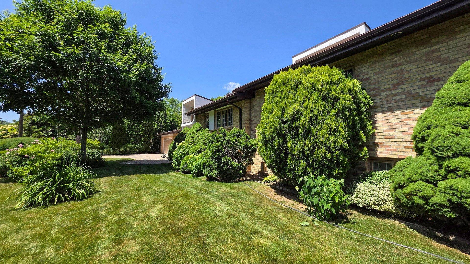 Toronto C13, ON M3B 2K5,21 Banbury RD