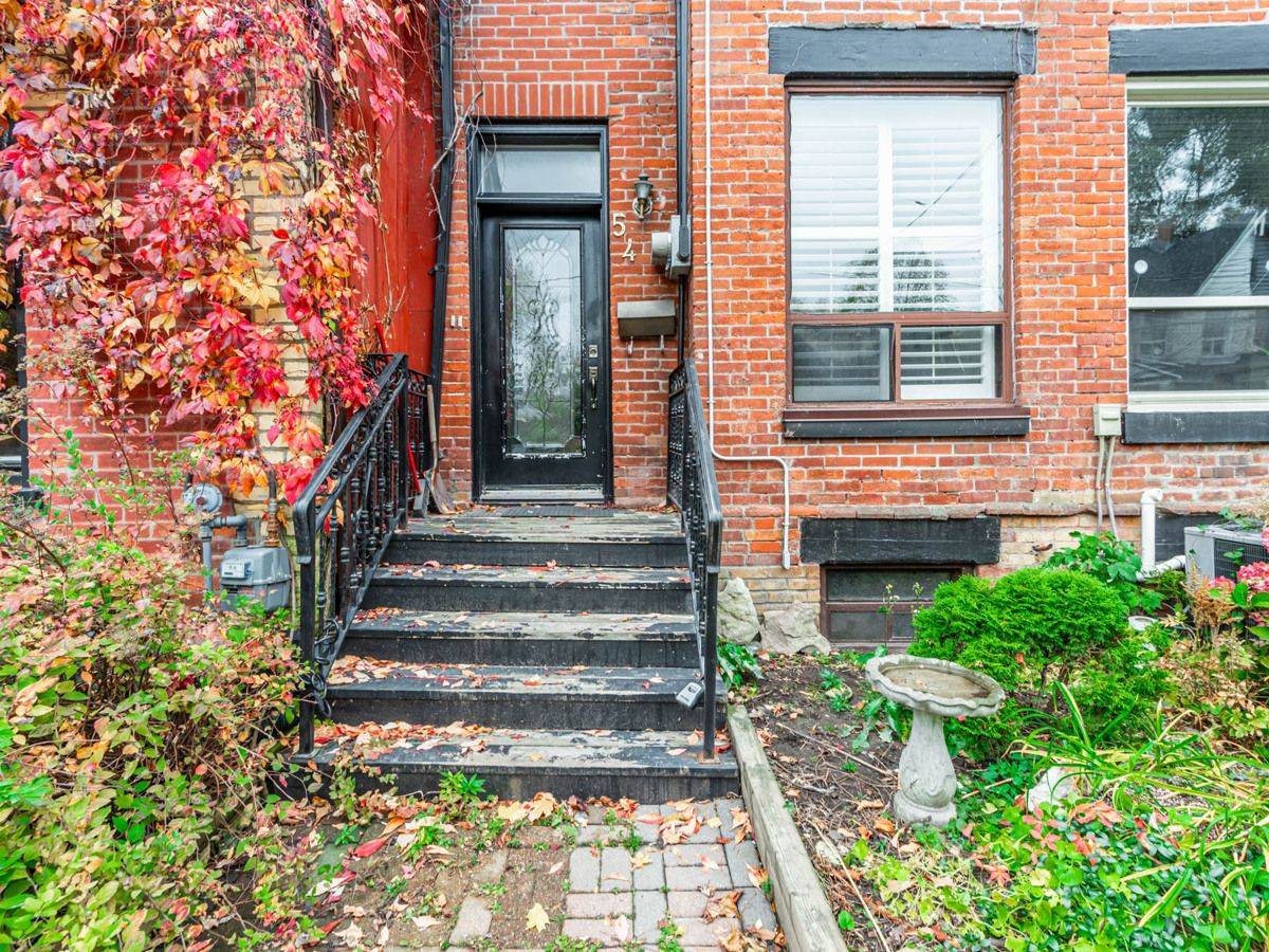 Toronto E01, ON M4M 2K3,54 De Grassi ST