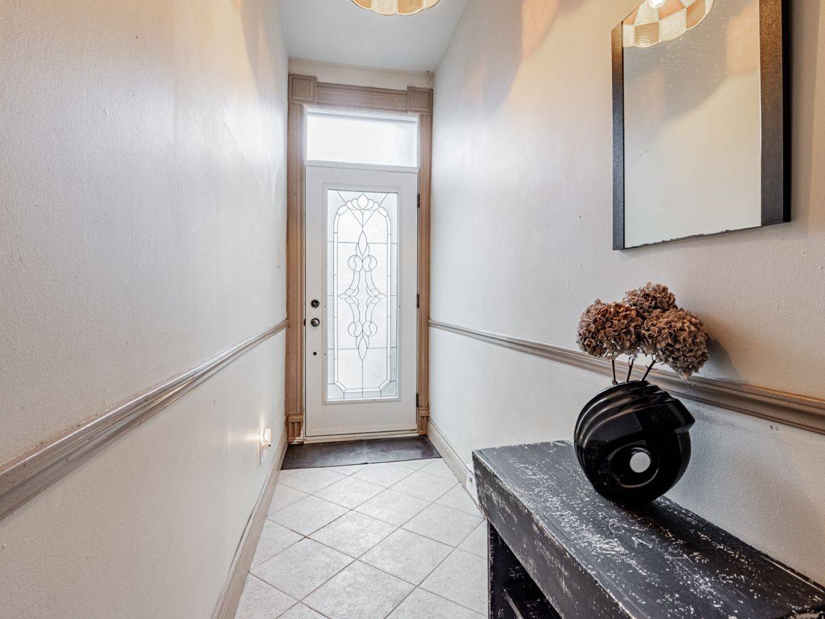 Toronto E01, ON M4M 2K3,54 De Grassi ST