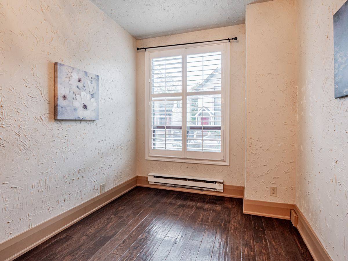 Toronto E01, ON M4M 2K3,54 De Grassi ST