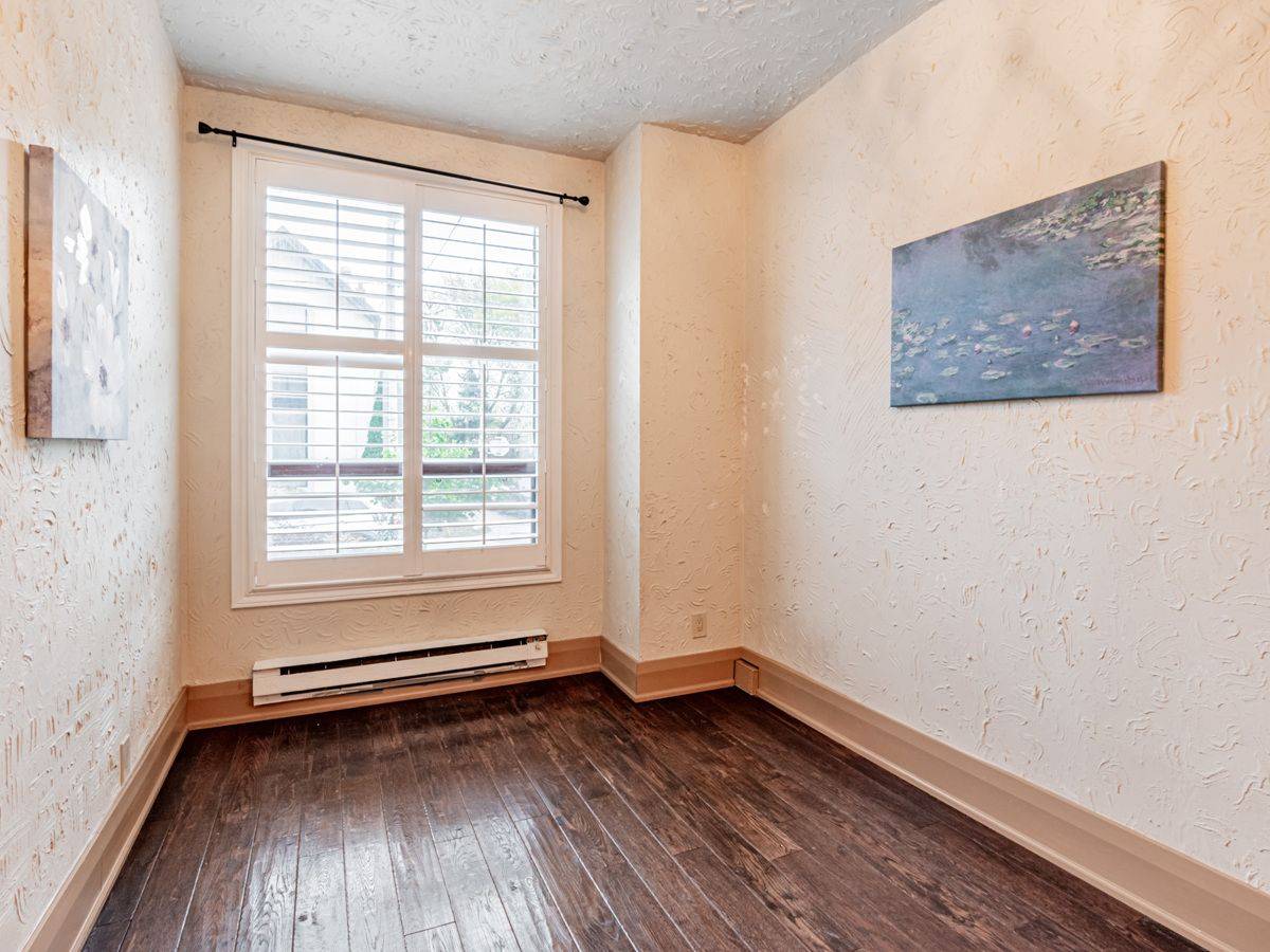 Toronto E01, ON M4M 2K3,54 De Grassi ST