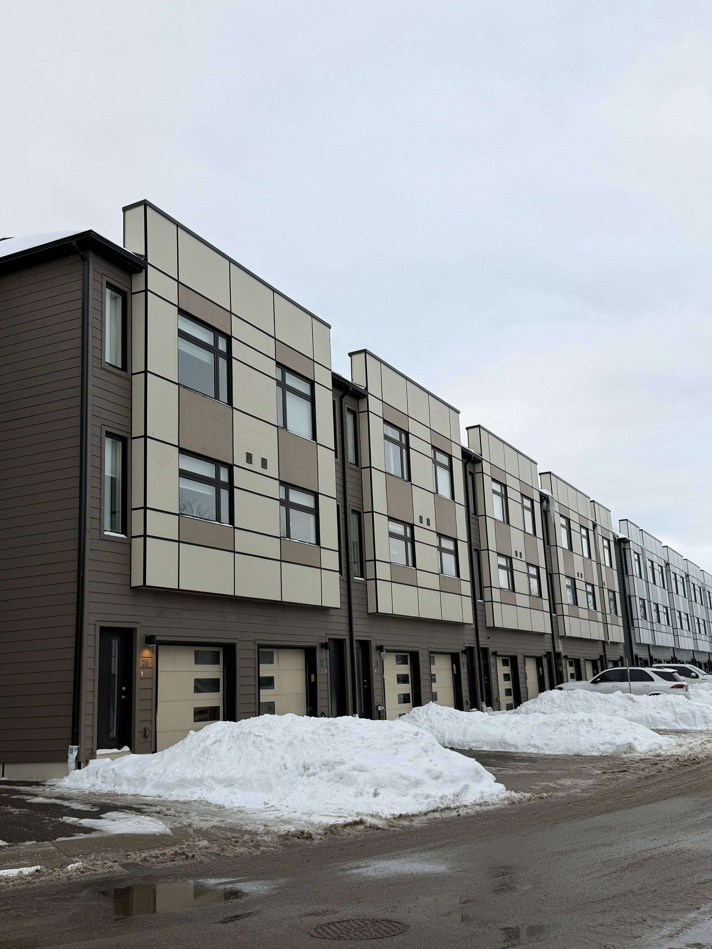 Barrie, ON L9J 0H2,540 Essa RD #2