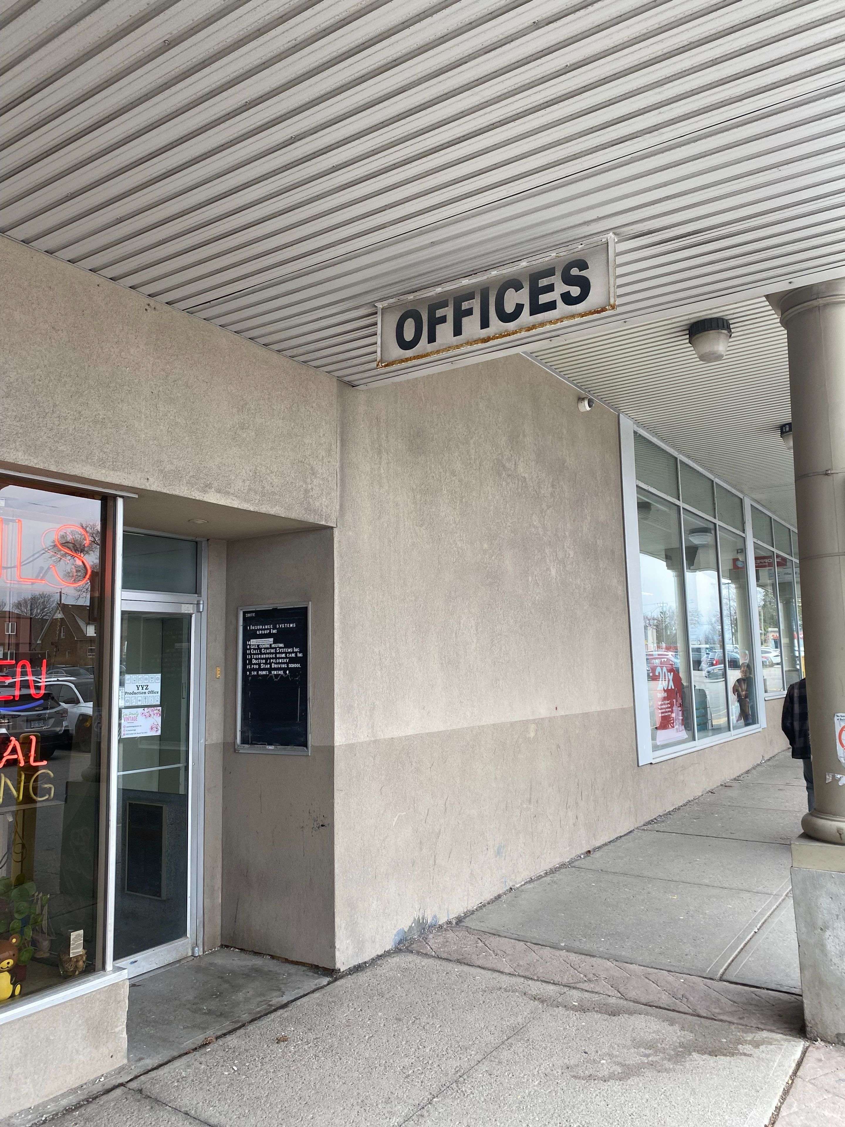 Toronto W08, ON M9B 1A8,5230 Dundas ST W #200