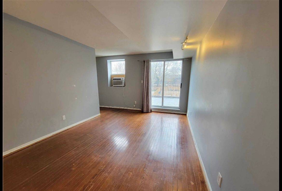 Toronto W01, ON M6K 1L6,1289 Queen ST W ##2