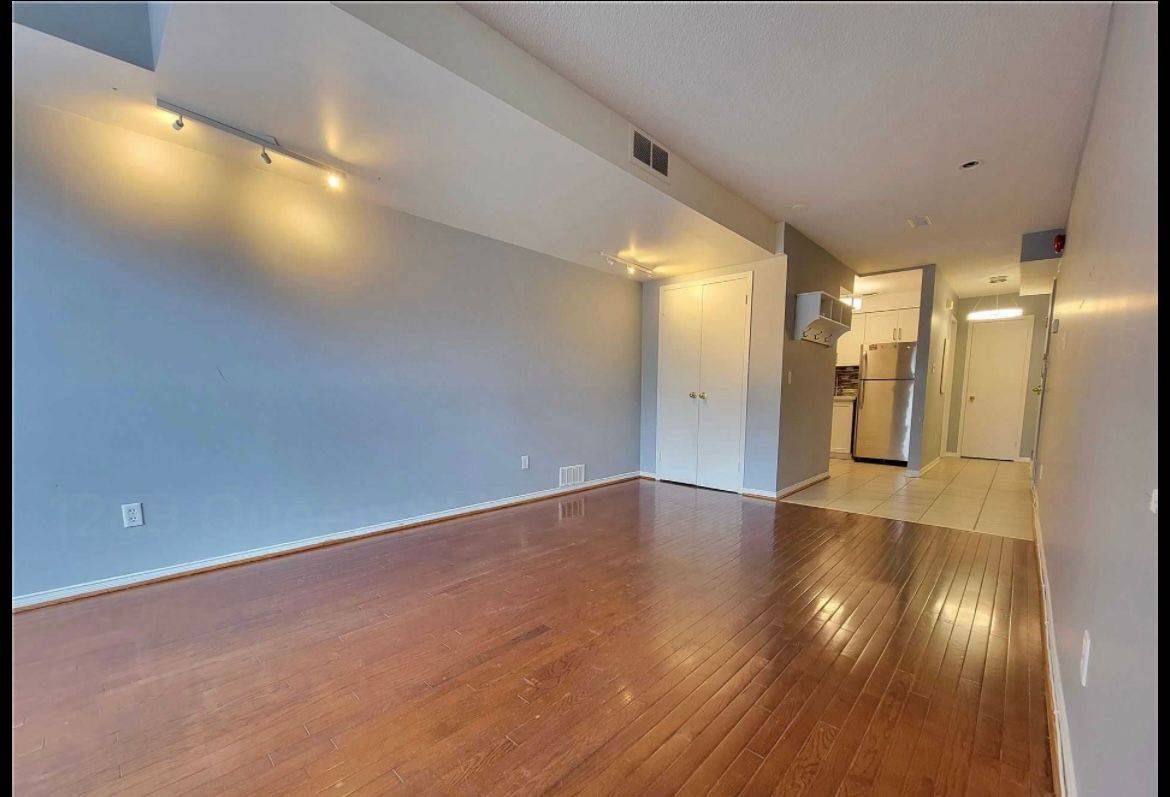 Toronto W01, ON M6K 1L6,1289 Queen ST W ##2