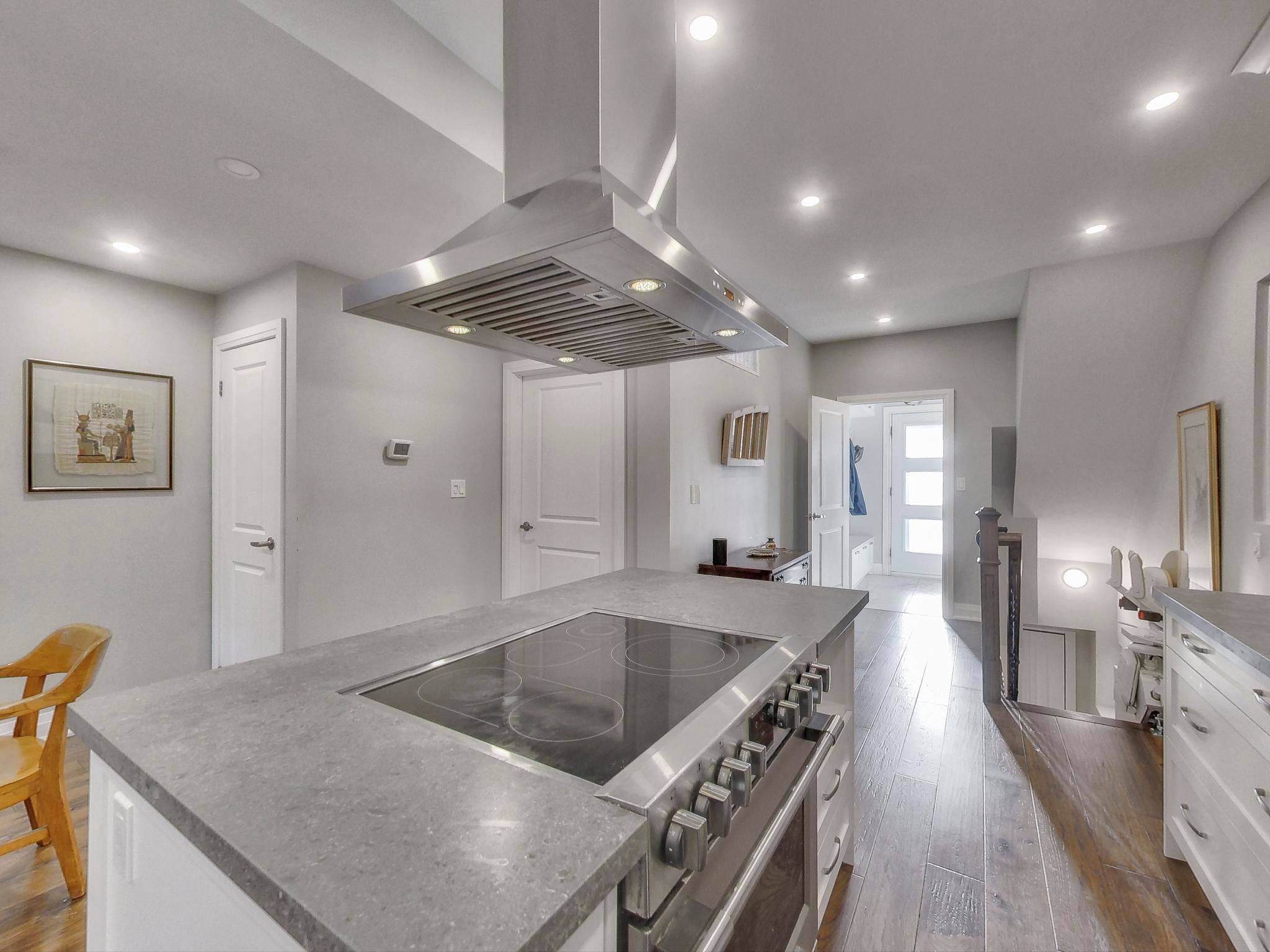 Toronto W03, ON M6N 3L6,29 Cloverdale RD