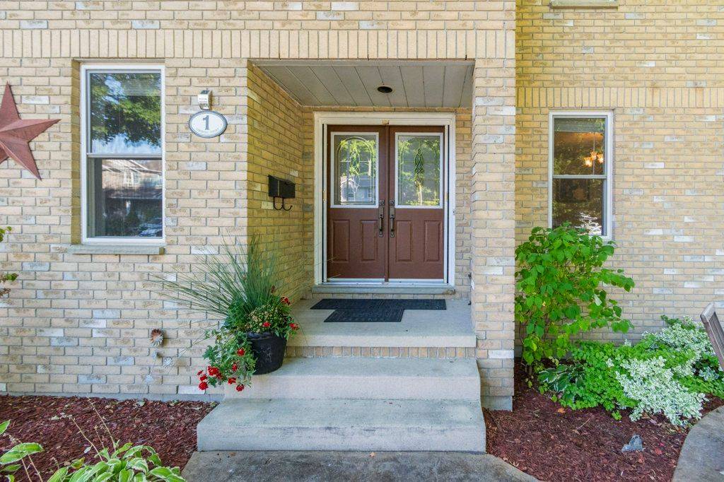 Quinte West, ON K8V 6M9,1 Simmons CT