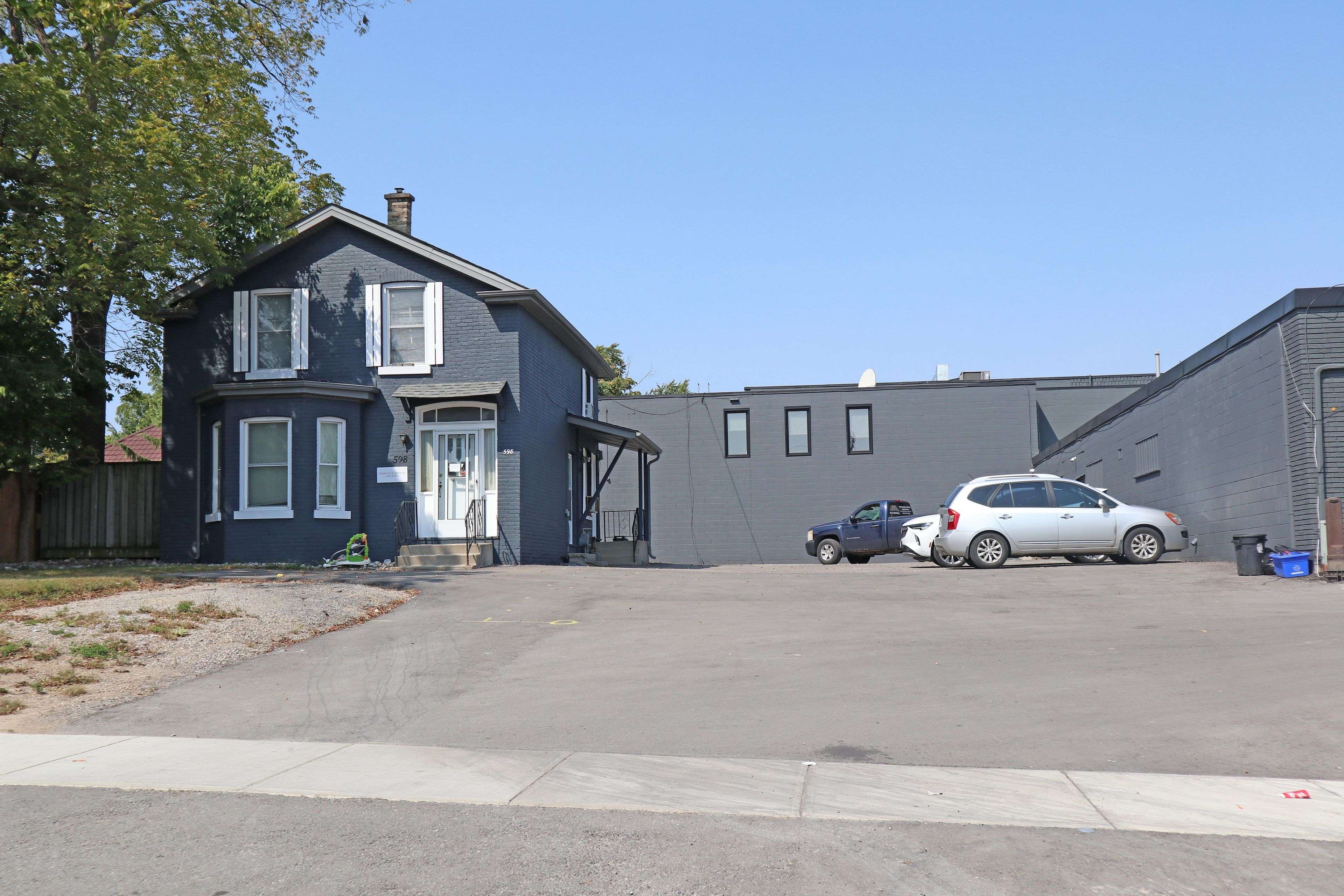 London East, ON N5Y 2L4,675 Adelaide ST N