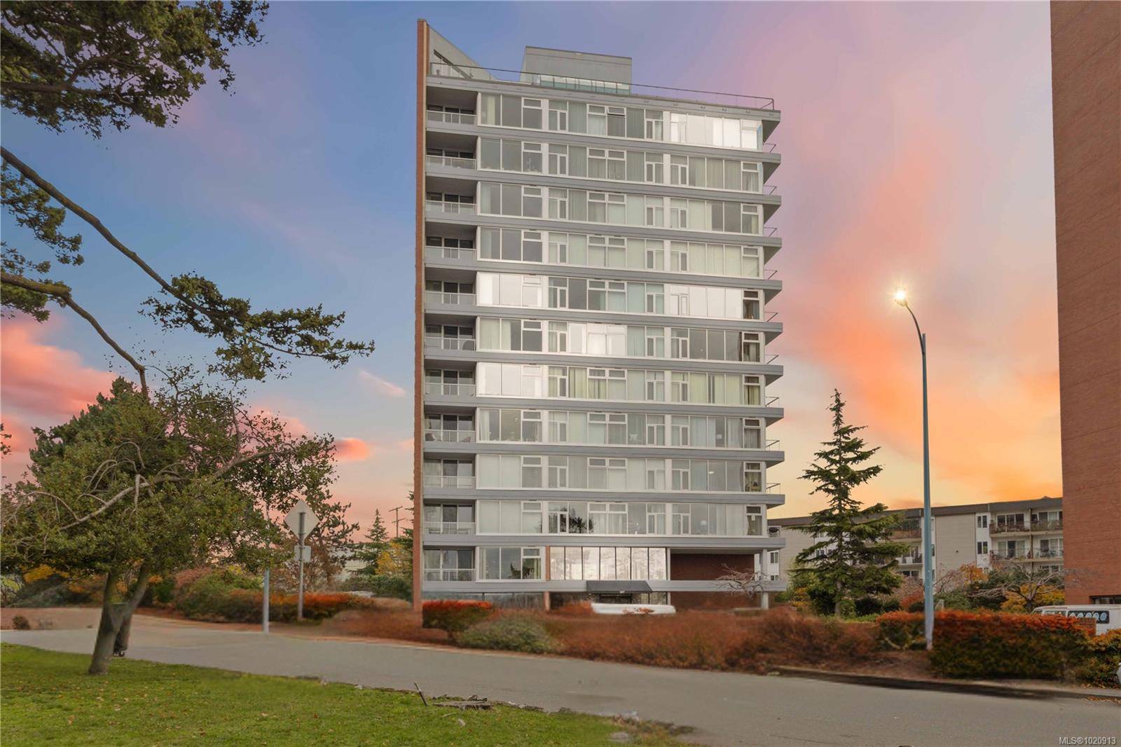 Victoria, BC V9A 7G7,327 Maitland St #206